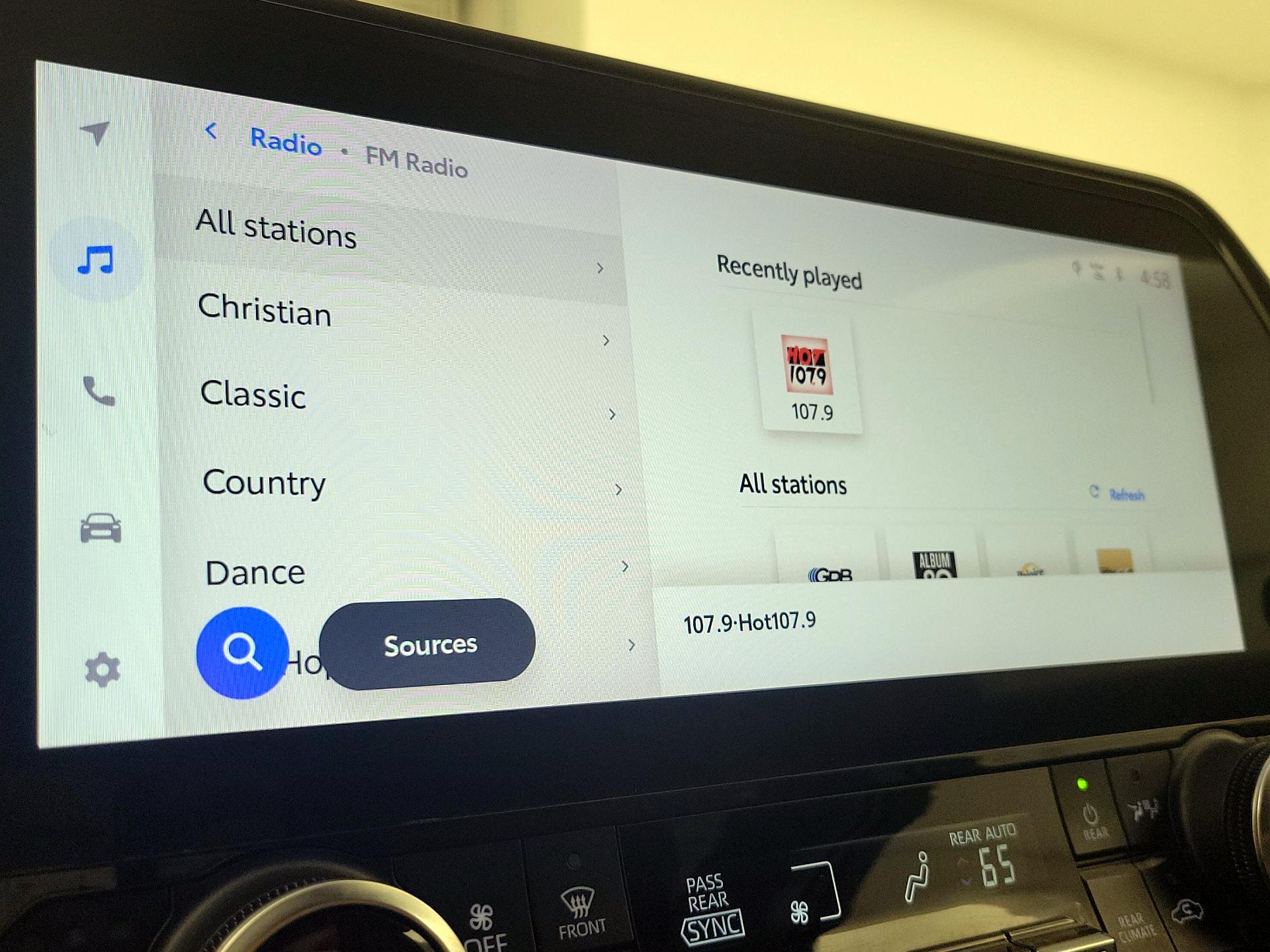 Thumbnail: 2023 Toyota Highlander - 15