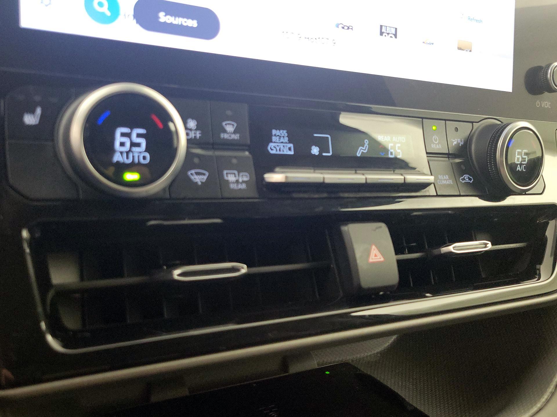 Thumbnail: 2023 Toyota Highlander - 16