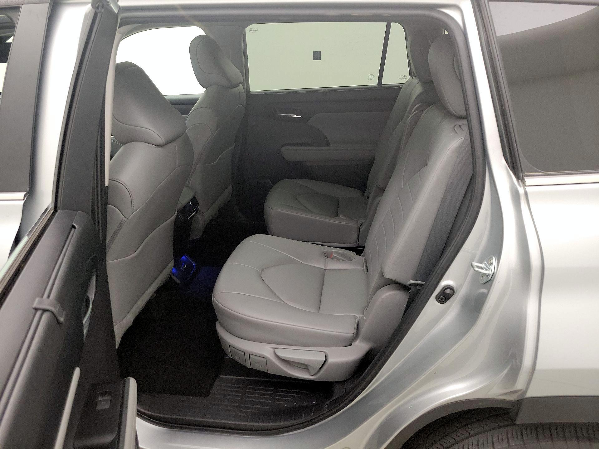 Thumbnail: 2023 Toyota Highlander - 20