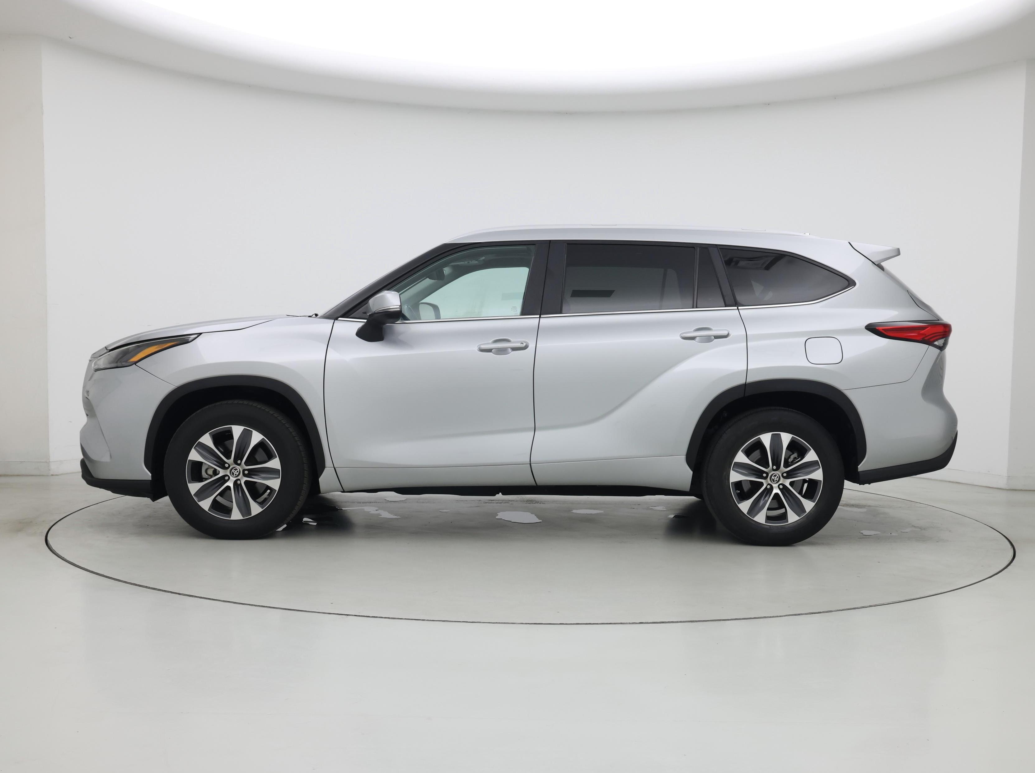 Thumbnail: 2023 Toyota Highlander - 3