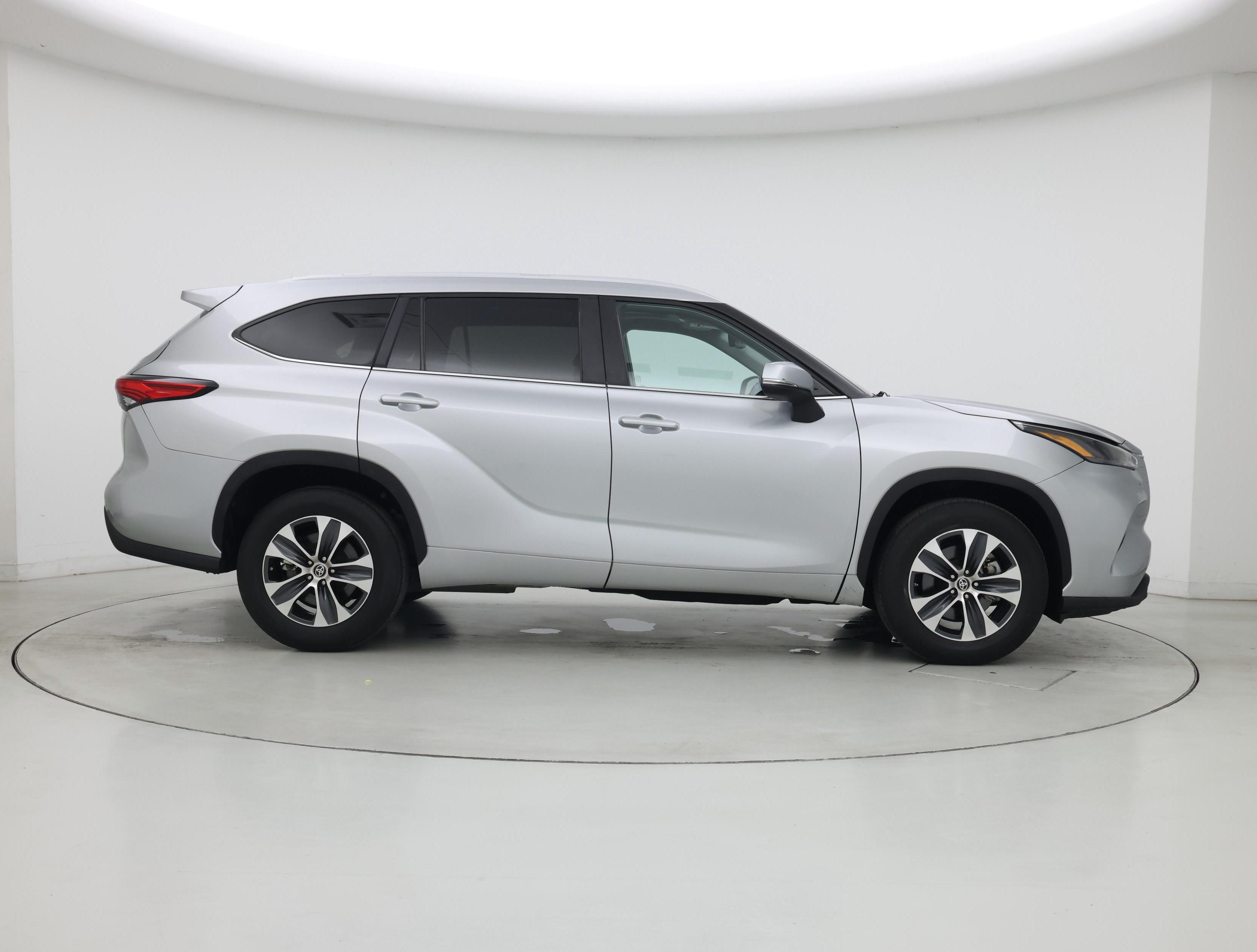 Thumbnail: 2023 Toyota Highlander - 7