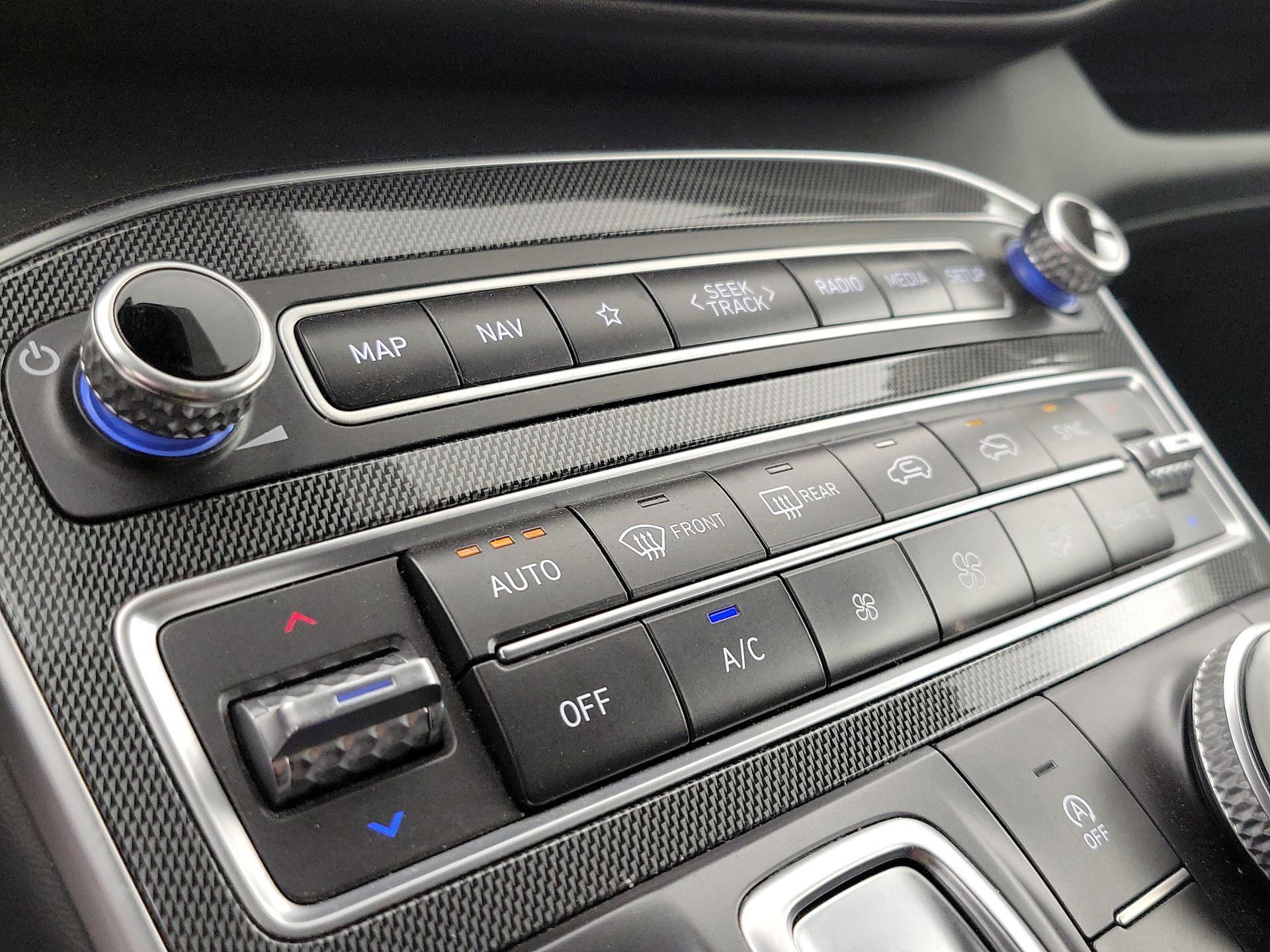 Thumbnail: 2022 Hyundai Santa Fe - 17