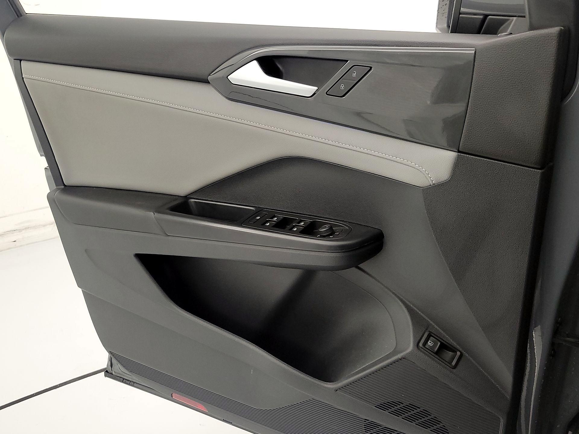 Thumbnail: 2023 Volkswagen Taos - 12