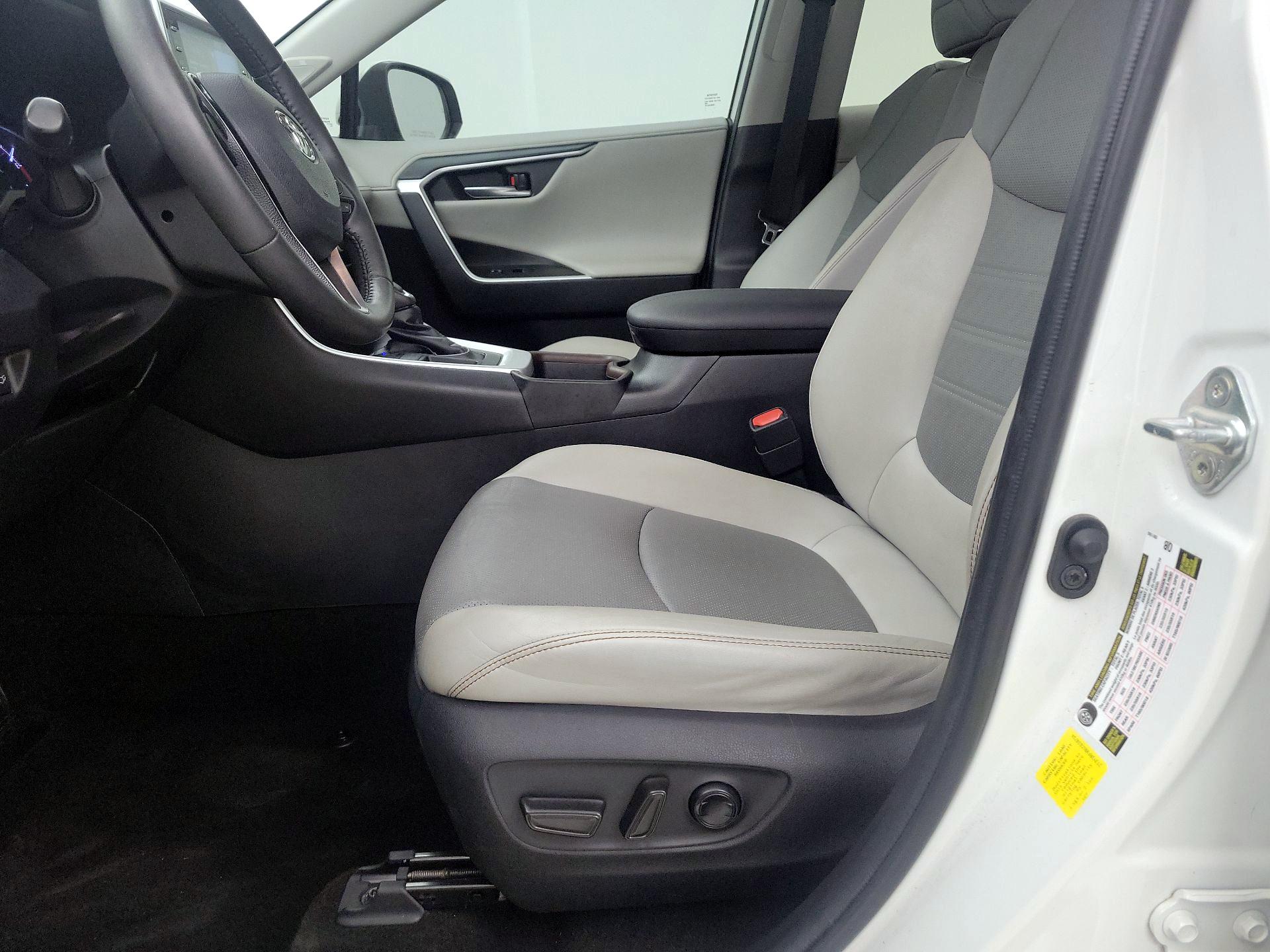 Thumbnail: 2020 Toyota RAV4 - 11