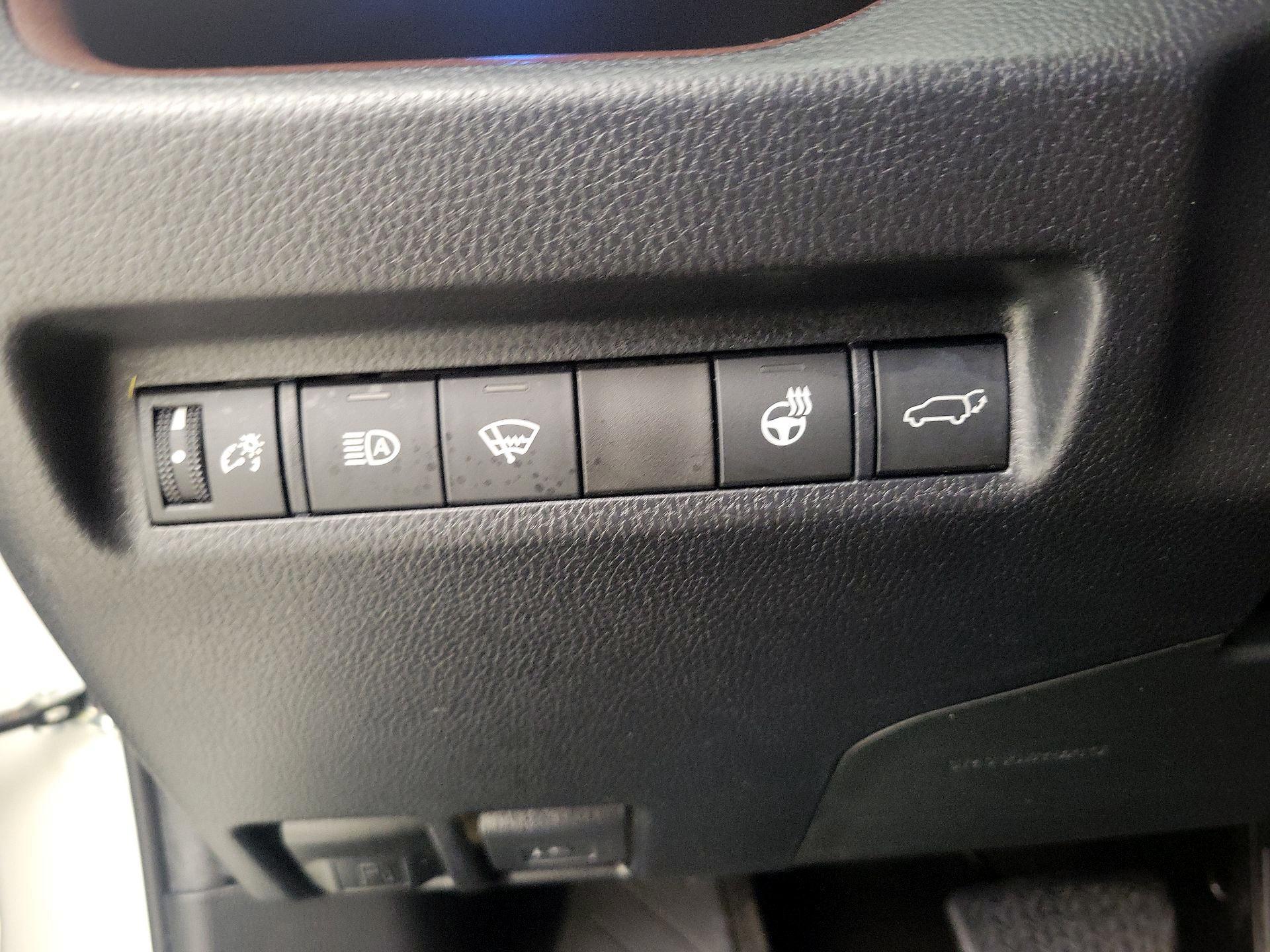 Thumbnail: 2020 Toyota RAV4 - 13