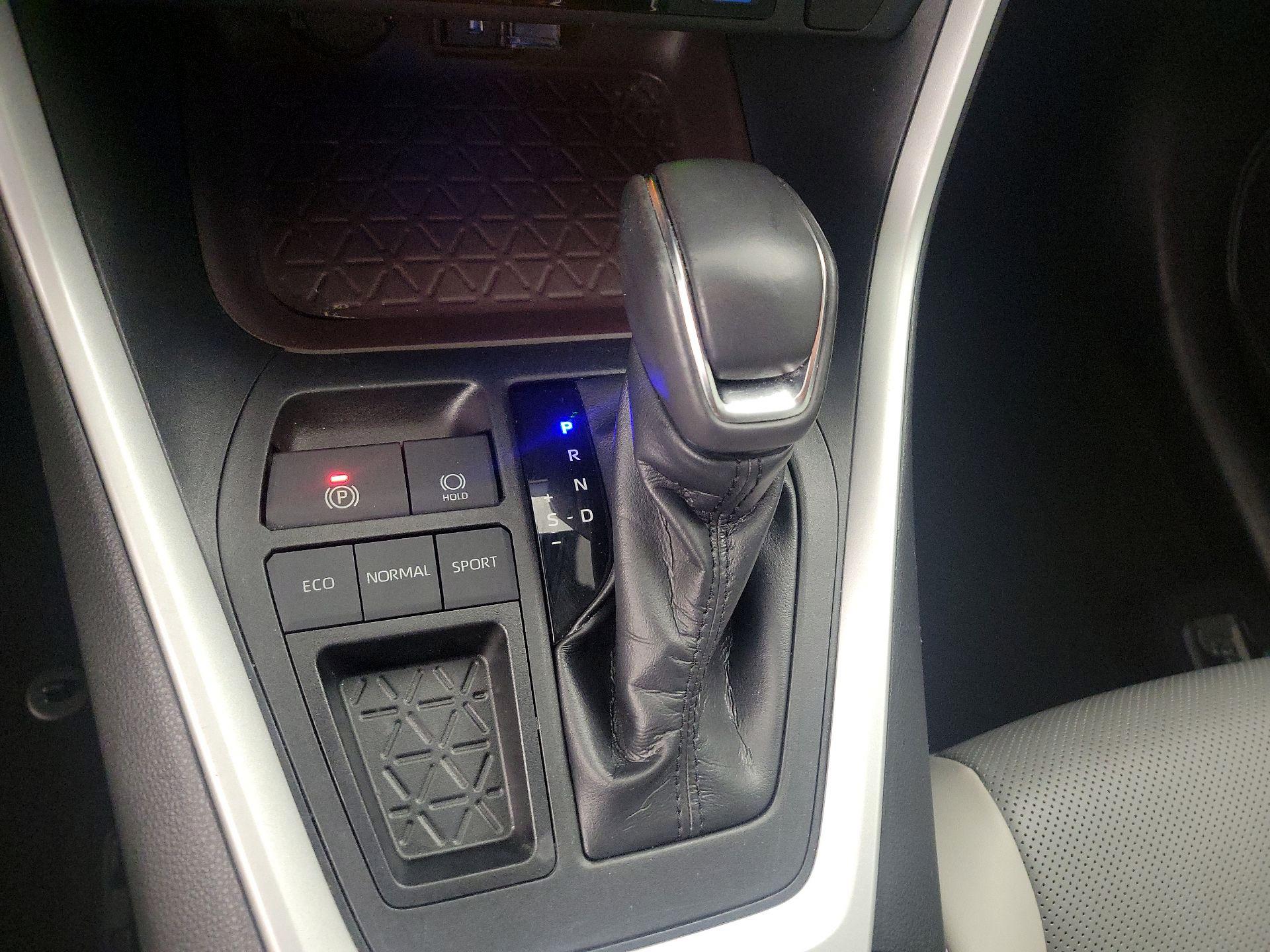 Thumbnail: 2020 Toyota RAV4 - 18