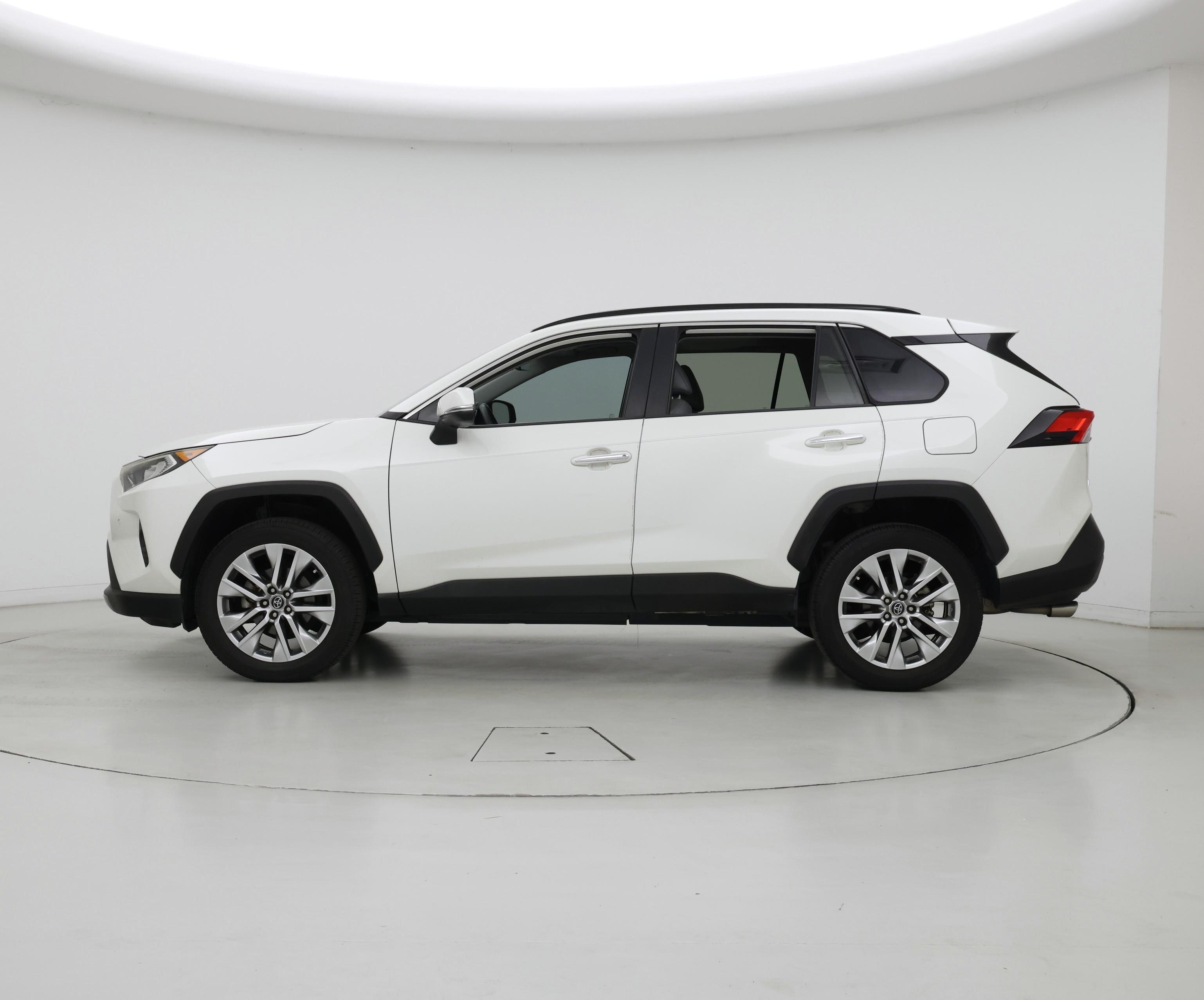 Thumbnail: 2020 Toyota RAV4 - 3