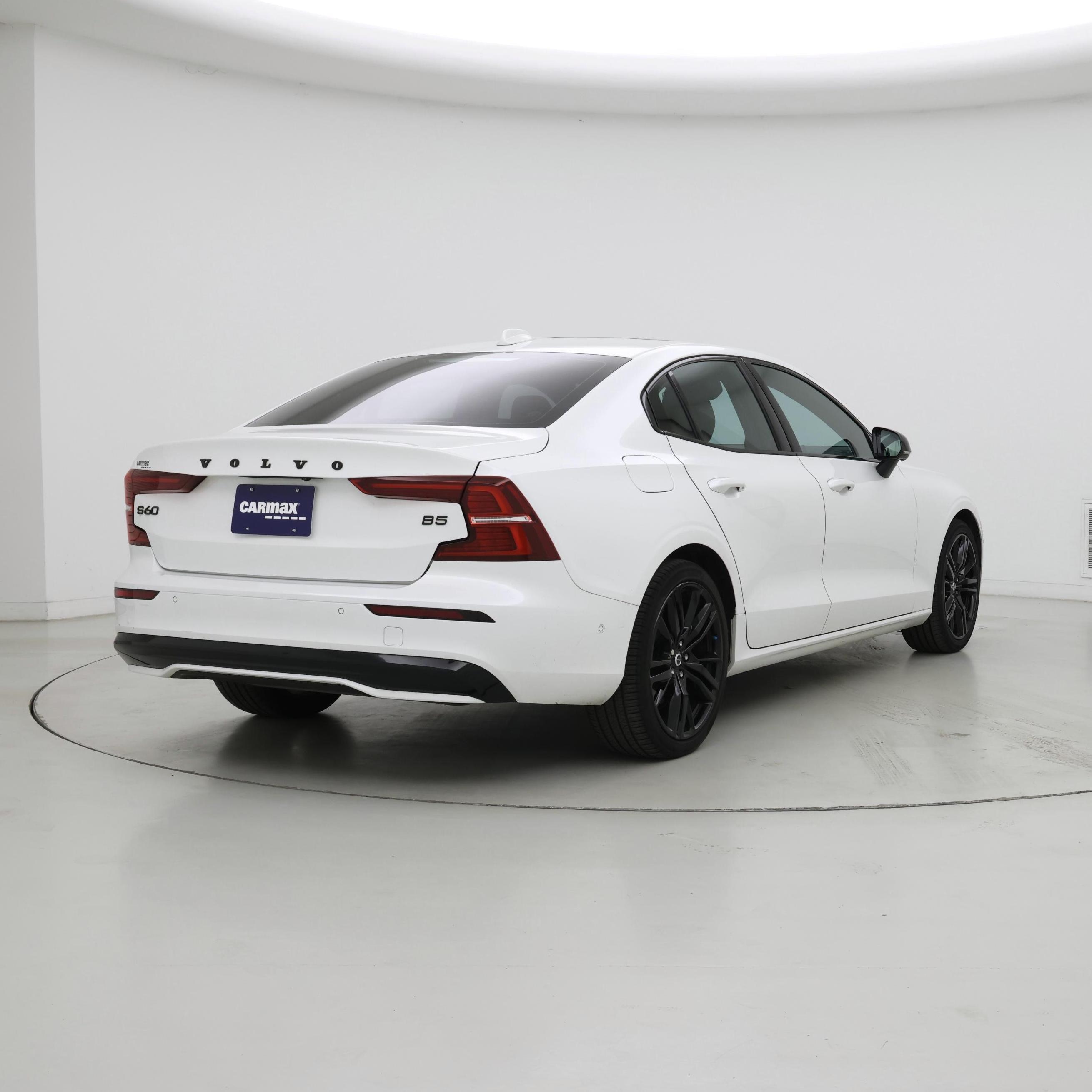 Thumbnail: 2024 Volvo S60 - 8