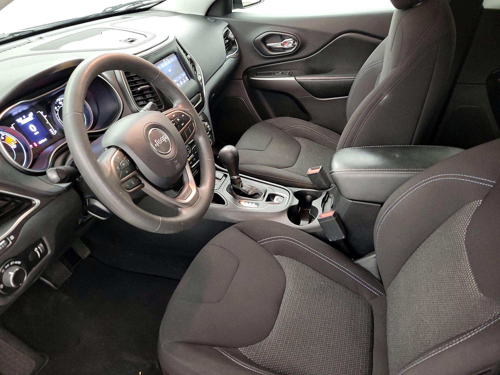 Thumbnail: 2020 Jeep Cherokee - 11