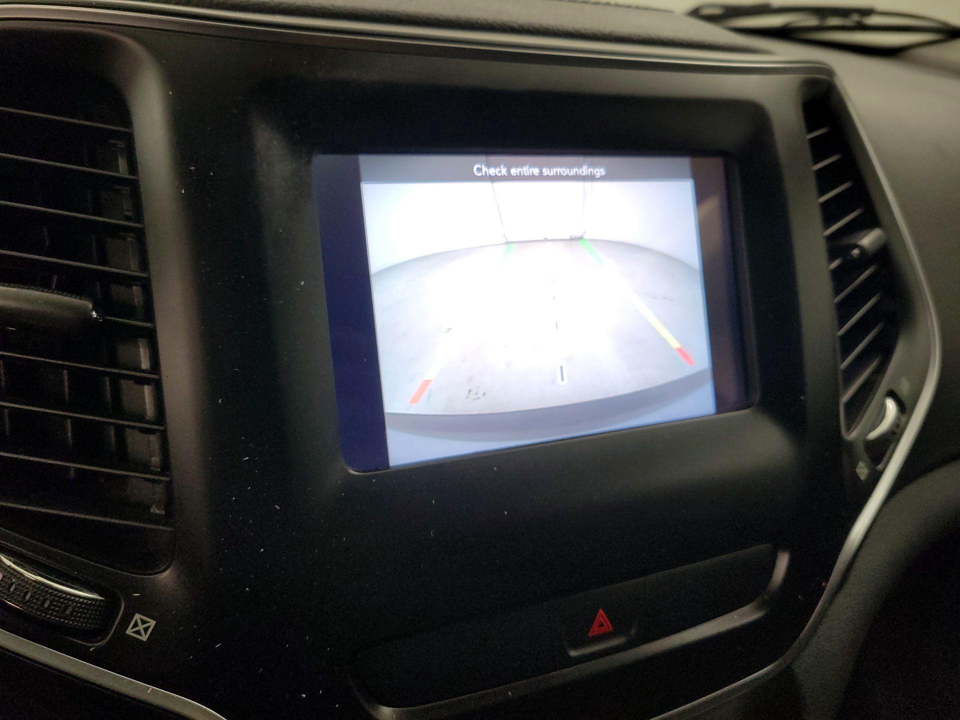 Thumbnail: 2020 Jeep Cherokee - 14