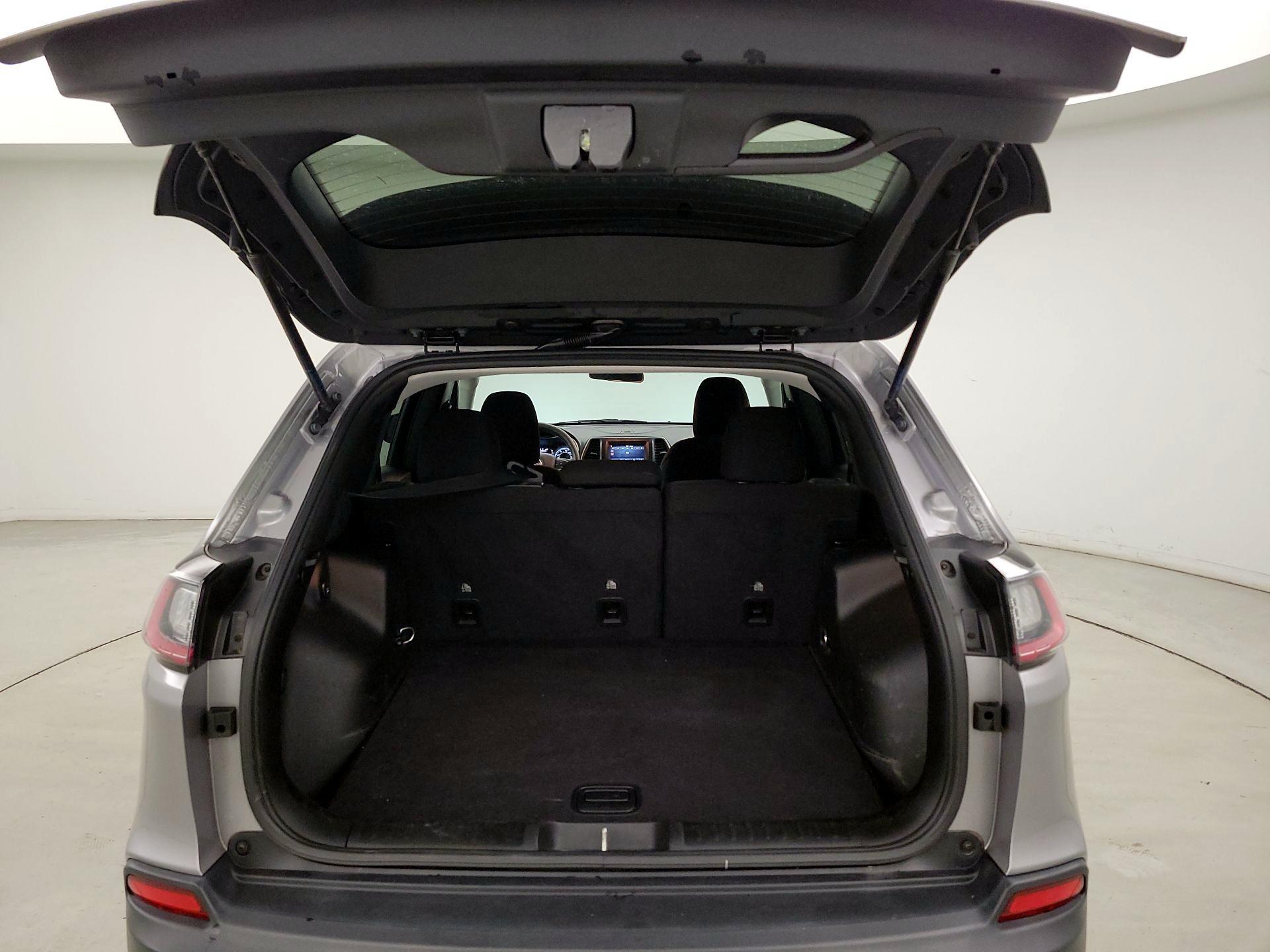 Thumbnail: 2020 Jeep Cherokee - 20