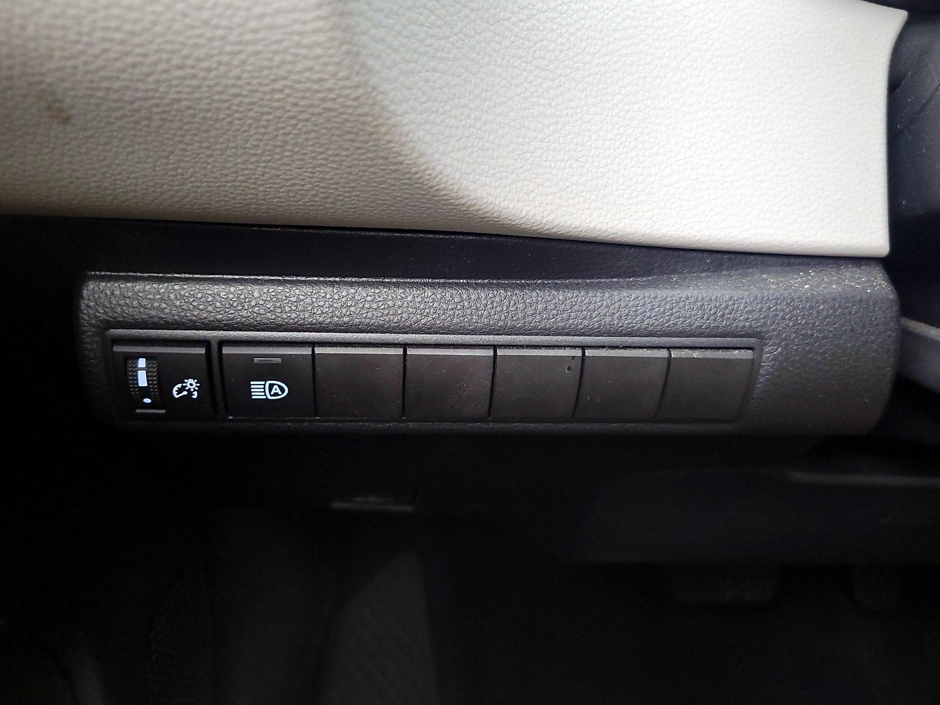 Thumbnail: 2025 Toyota Corolla - 13