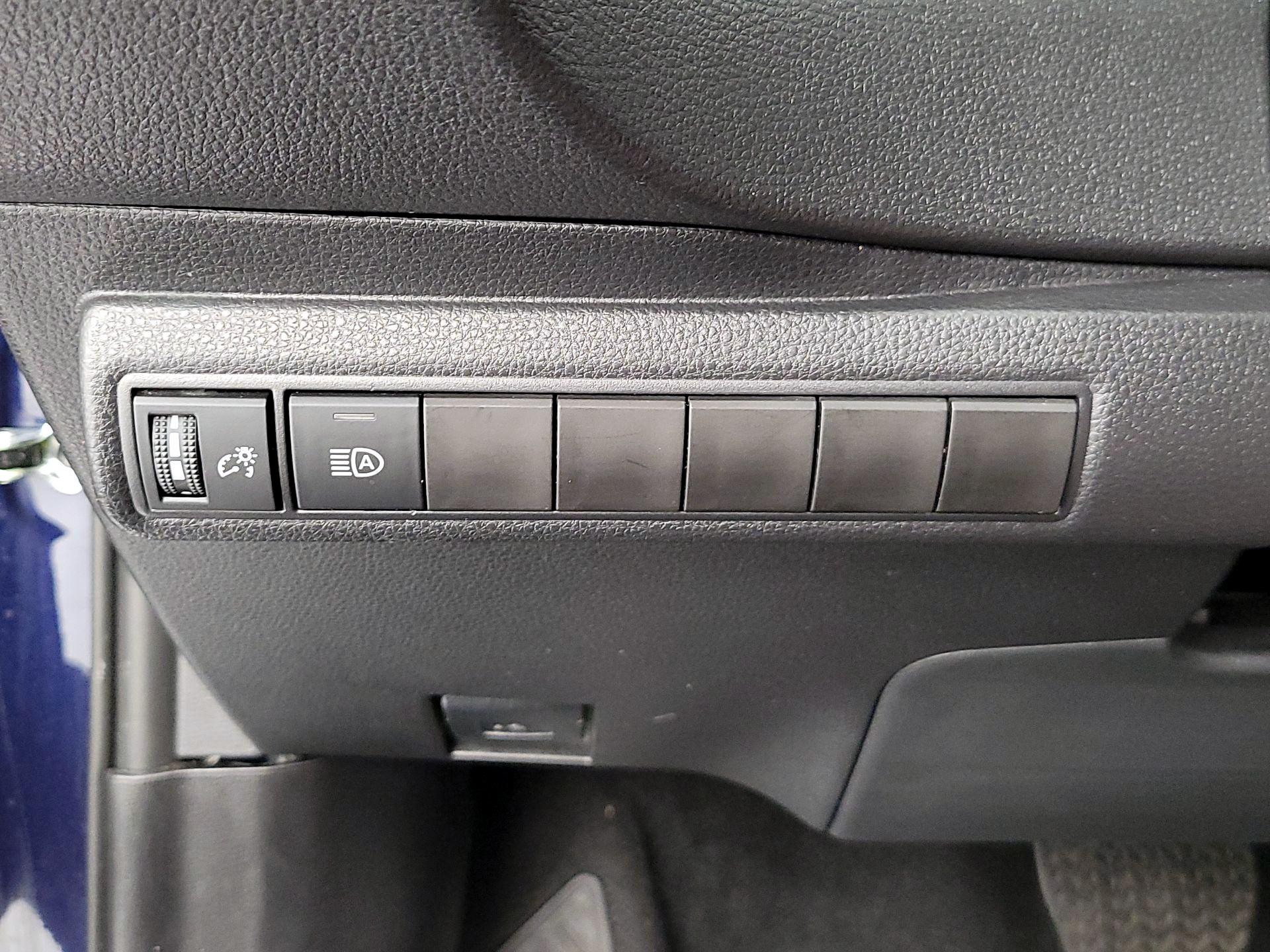 Thumbnail: 2025 Toyota Corolla - 13