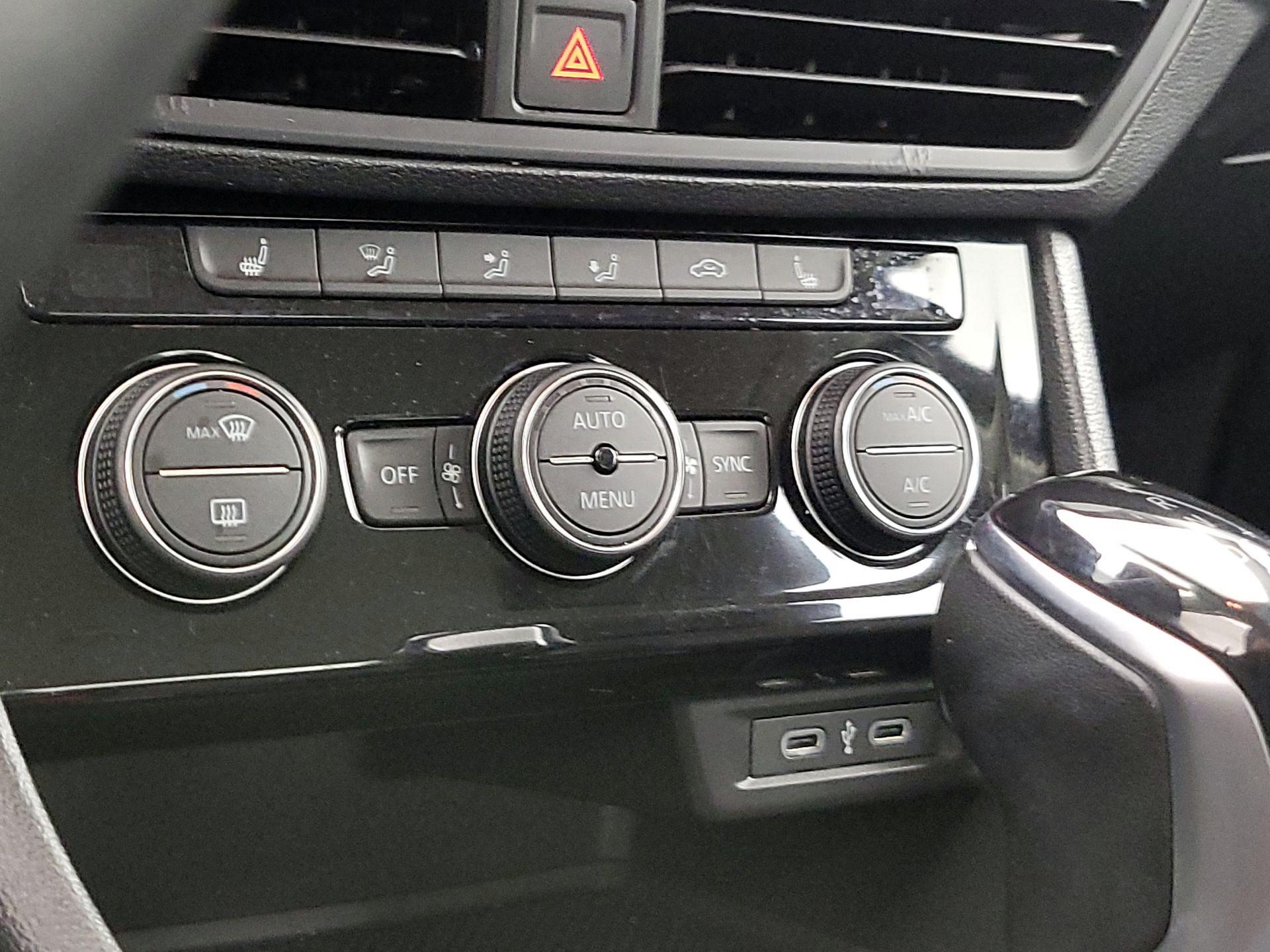 Thumbnail: 2024 Volkswagen Jetta - 16