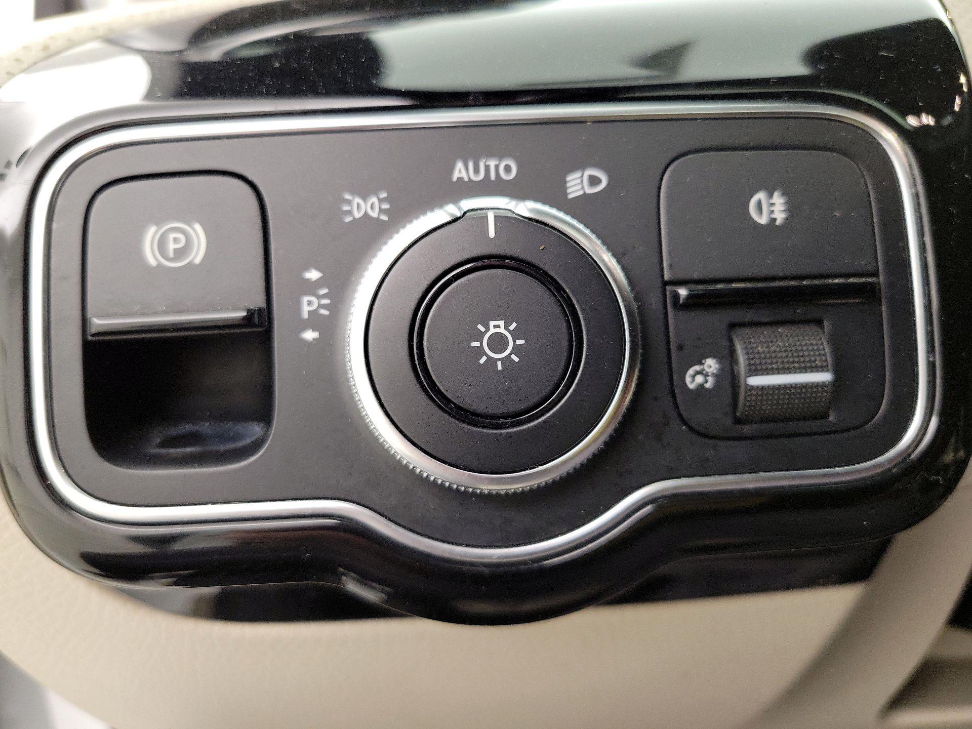 Thumbnail: 2020 Mercedes-Benz A-Class - 13