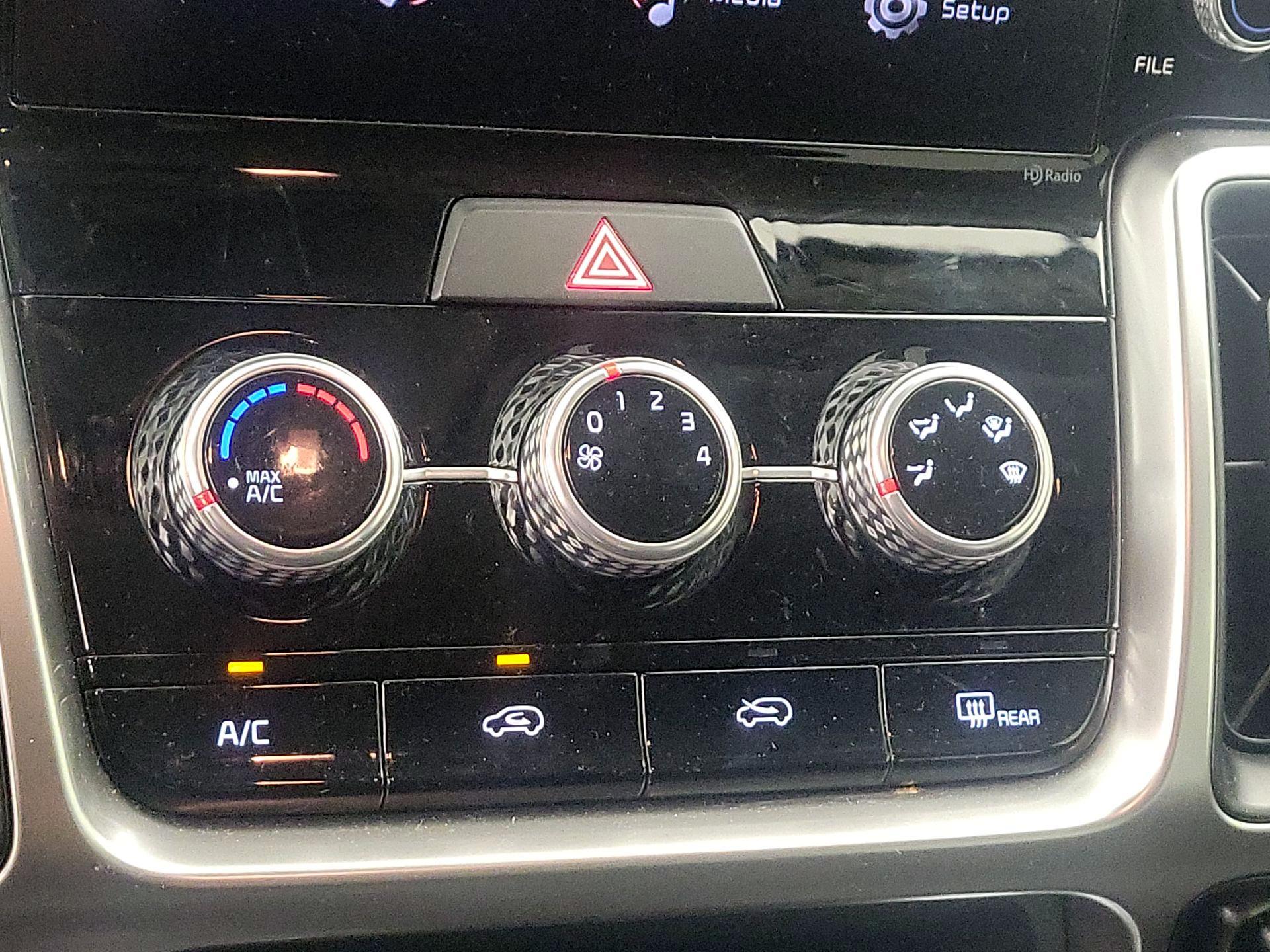 Thumbnail: 2023 Kia Sorento - 16