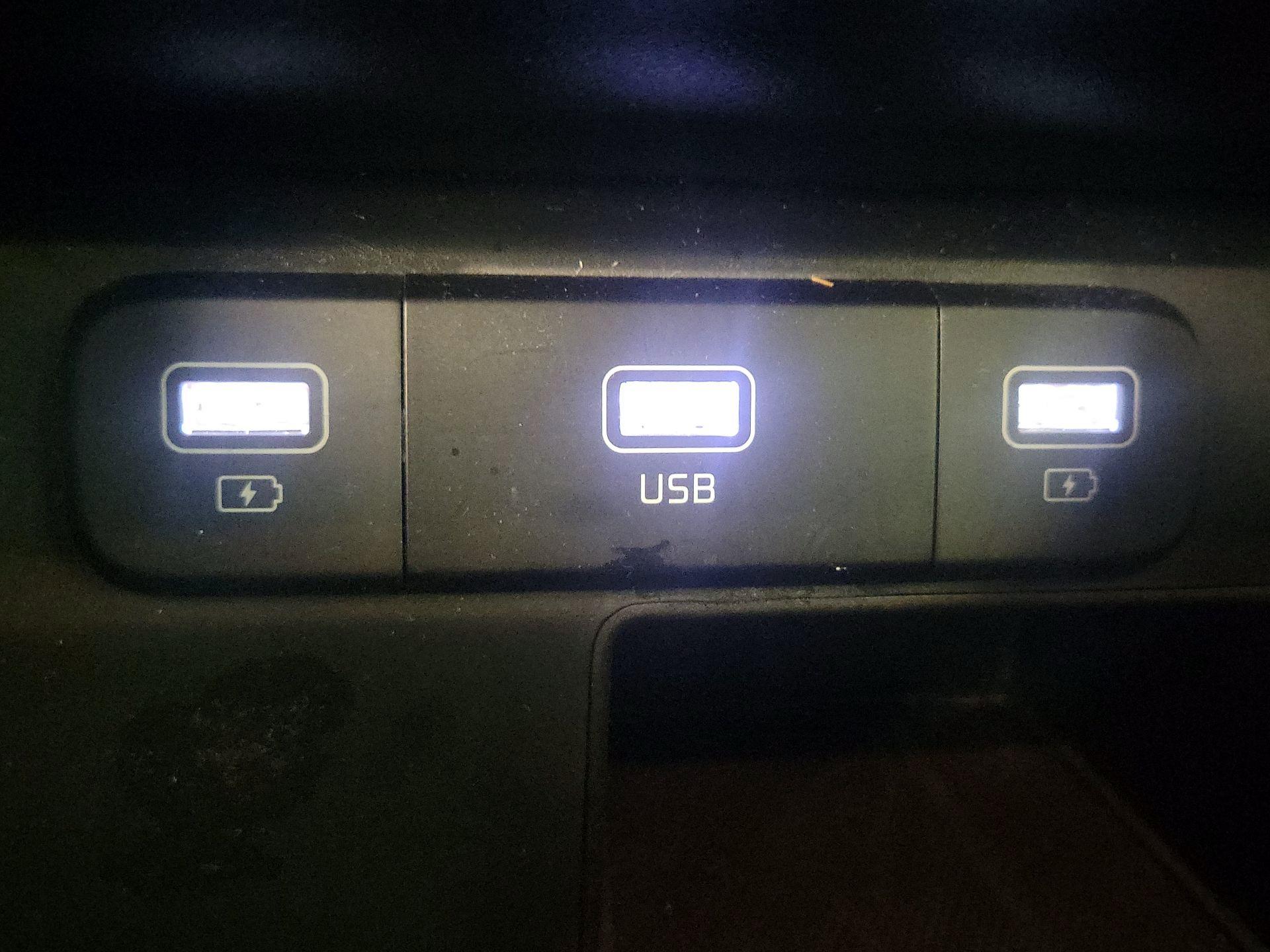 Thumbnail: 2023 Kia Sorento - 18