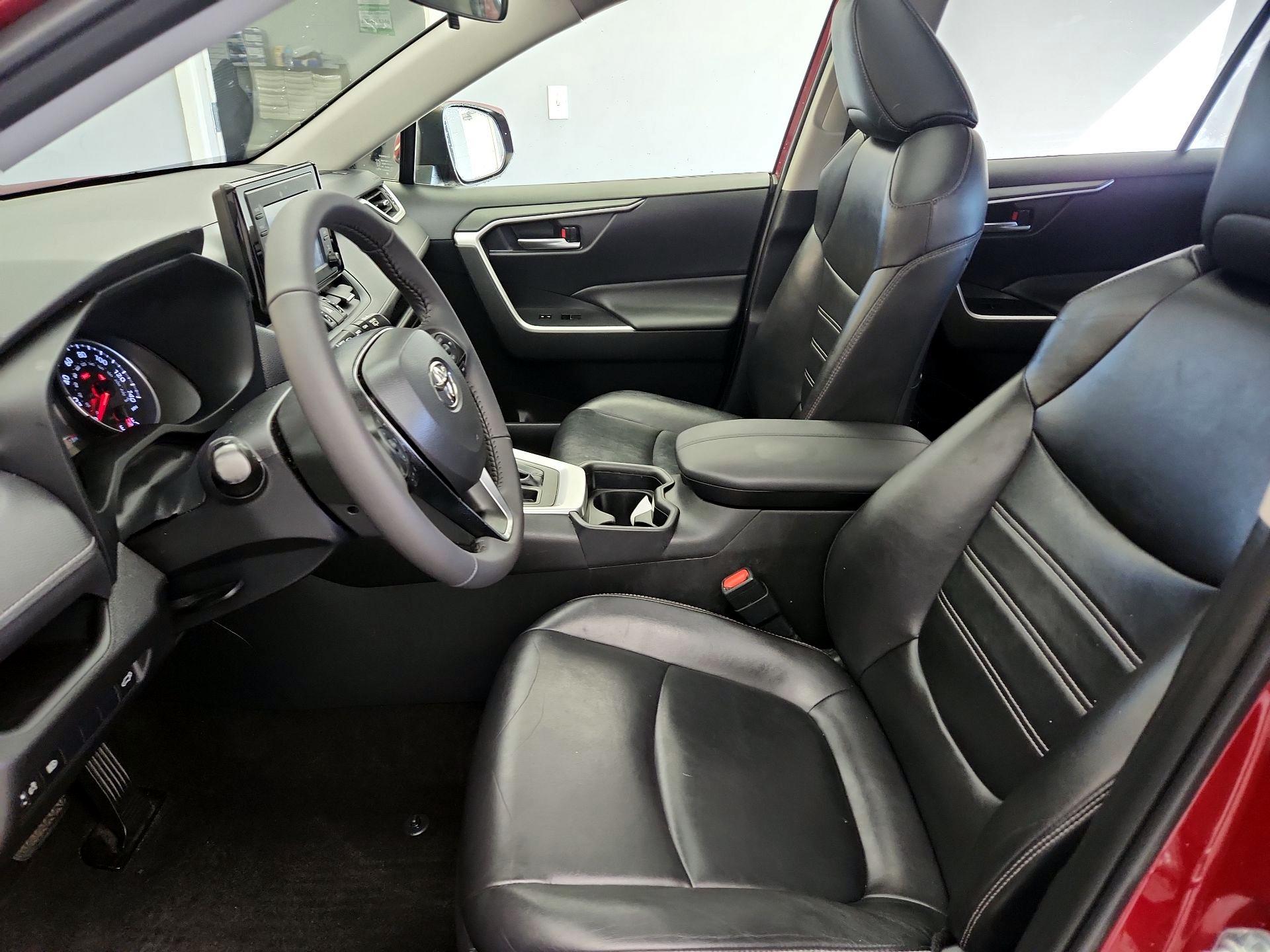 Thumbnail: 2019 Toyota RAV4 - 11