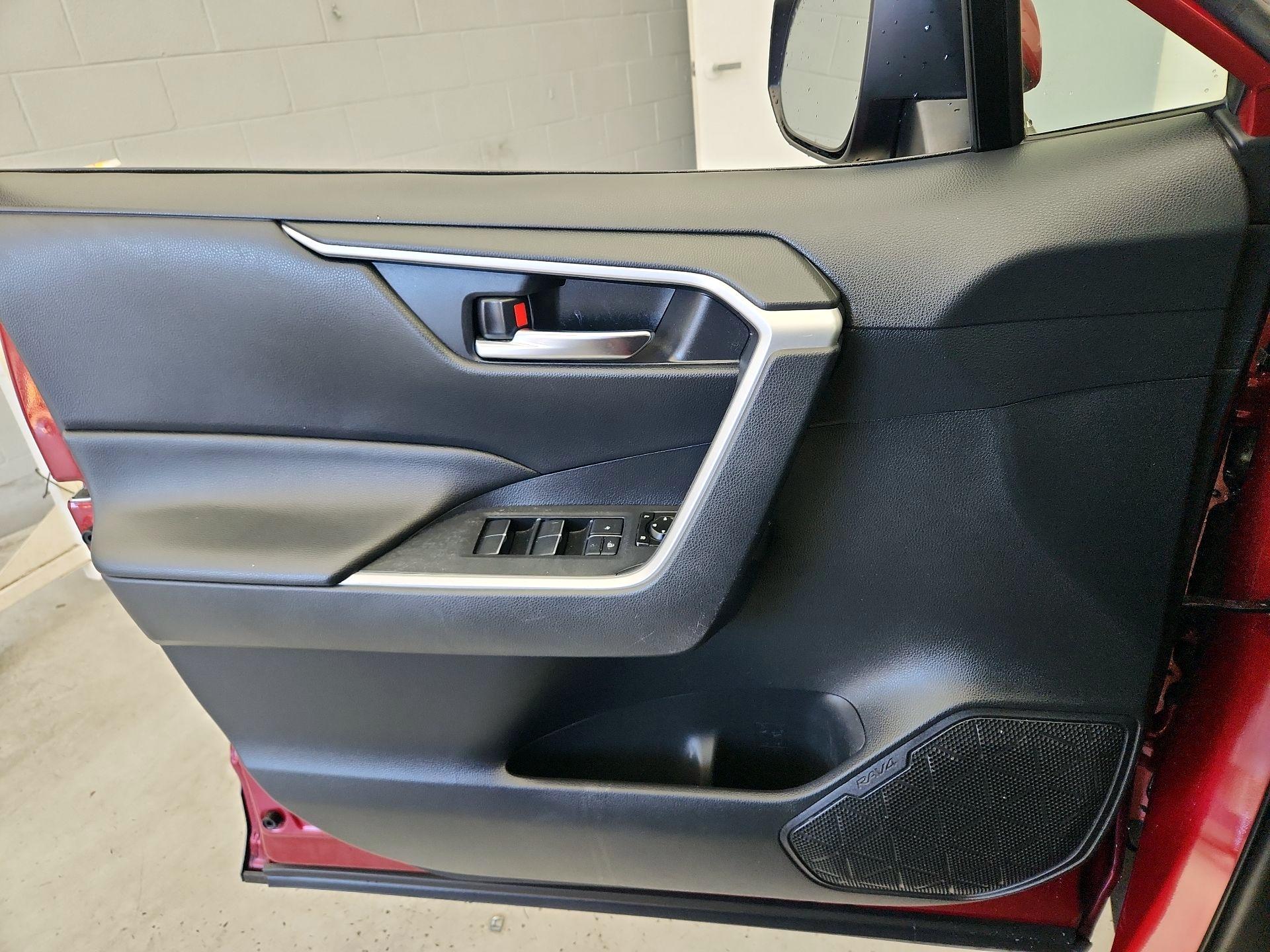 Thumbnail: 2019 Toyota RAV4 - 12