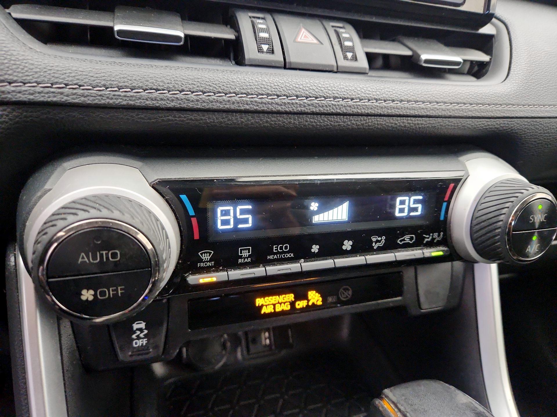 Thumbnail: 2019 Toyota RAV4 - 16