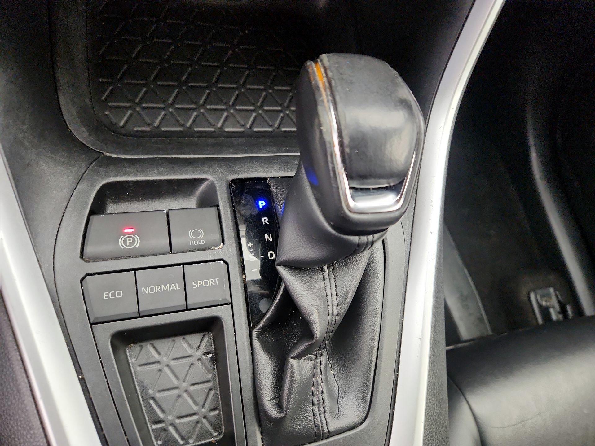 Thumbnail: 2019 Toyota RAV4 - 17