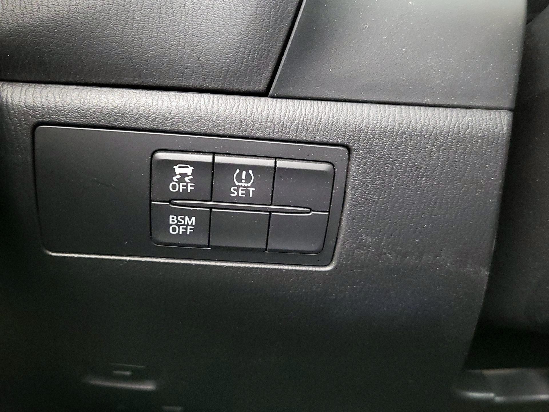 Thumbnail: 2015 Mazda Mazda3 - 13