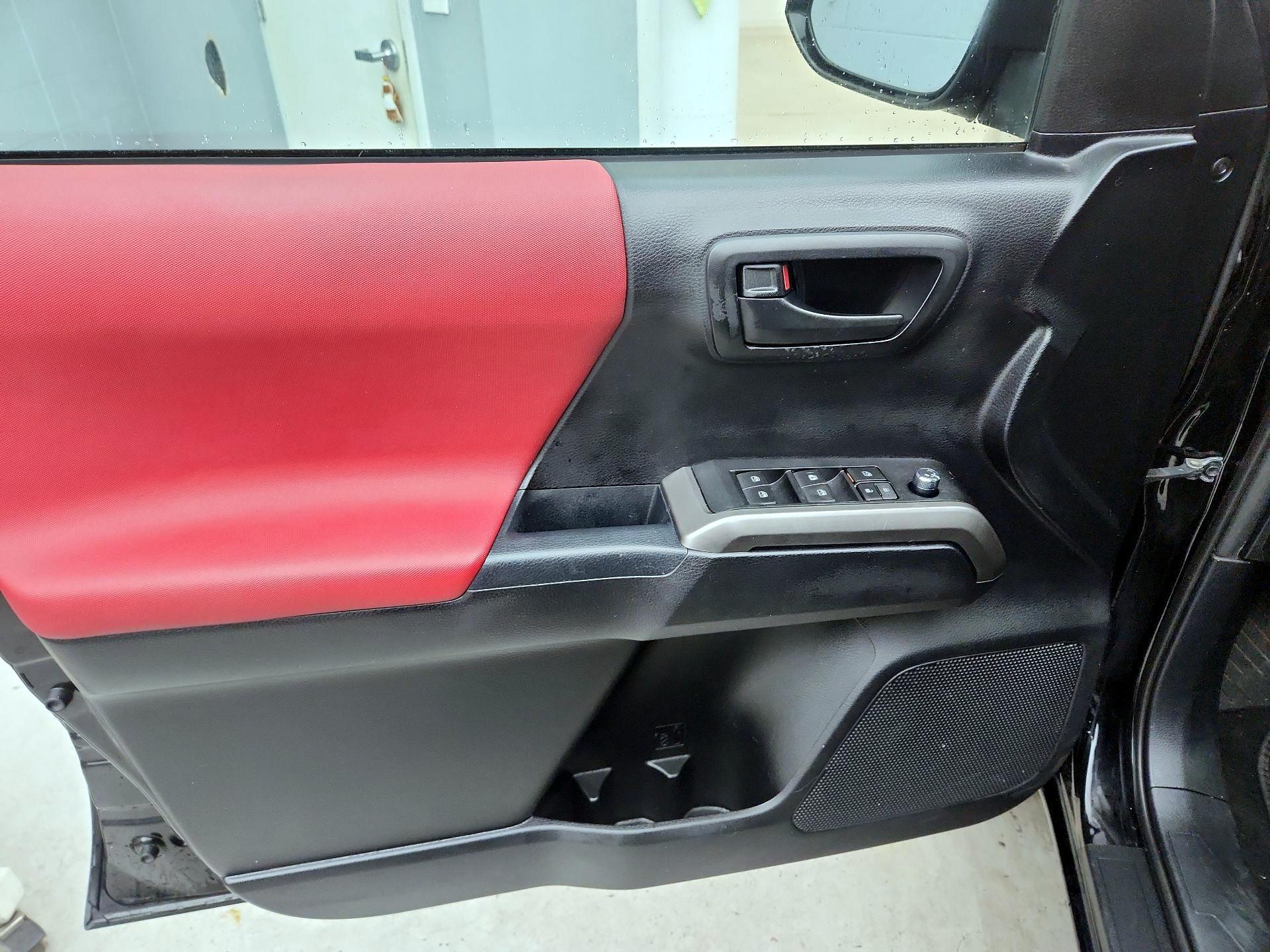 Thumbnail: 2017 Toyota Tacoma - 12