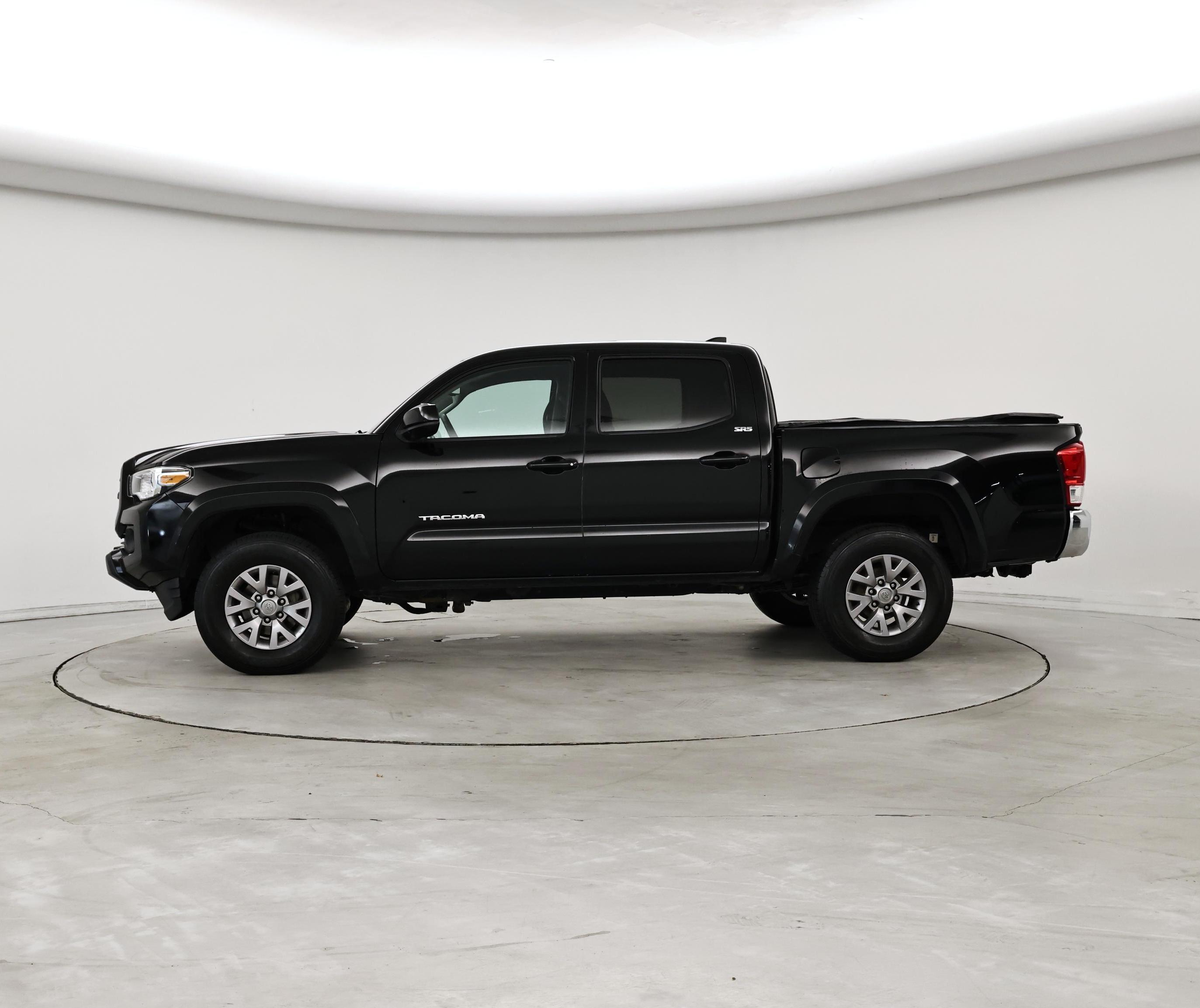 Thumbnail: 2017 Toyota Tacoma - 3