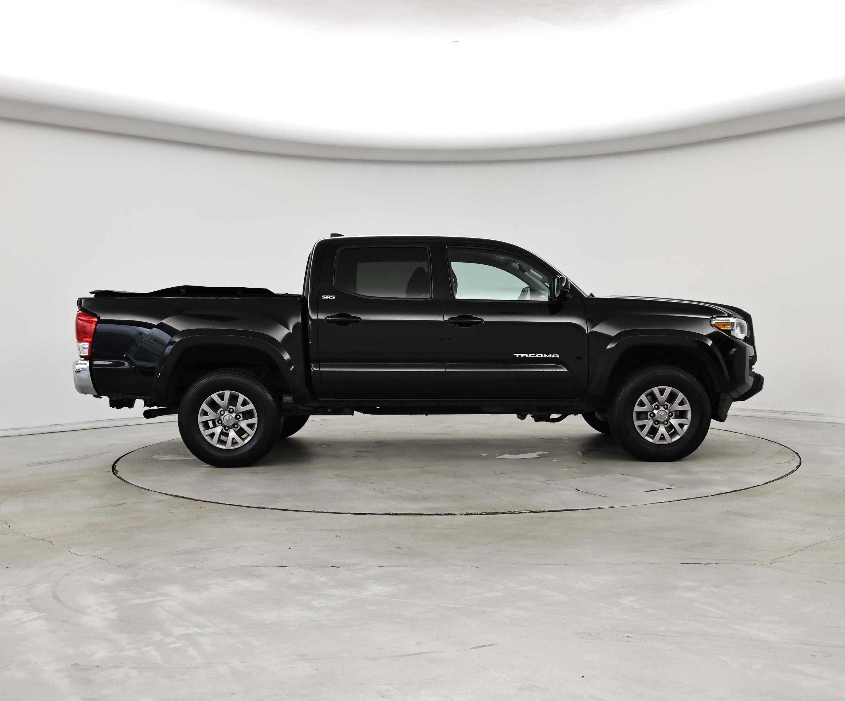 Thumbnail: 2017 Toyota Tacoma - 7