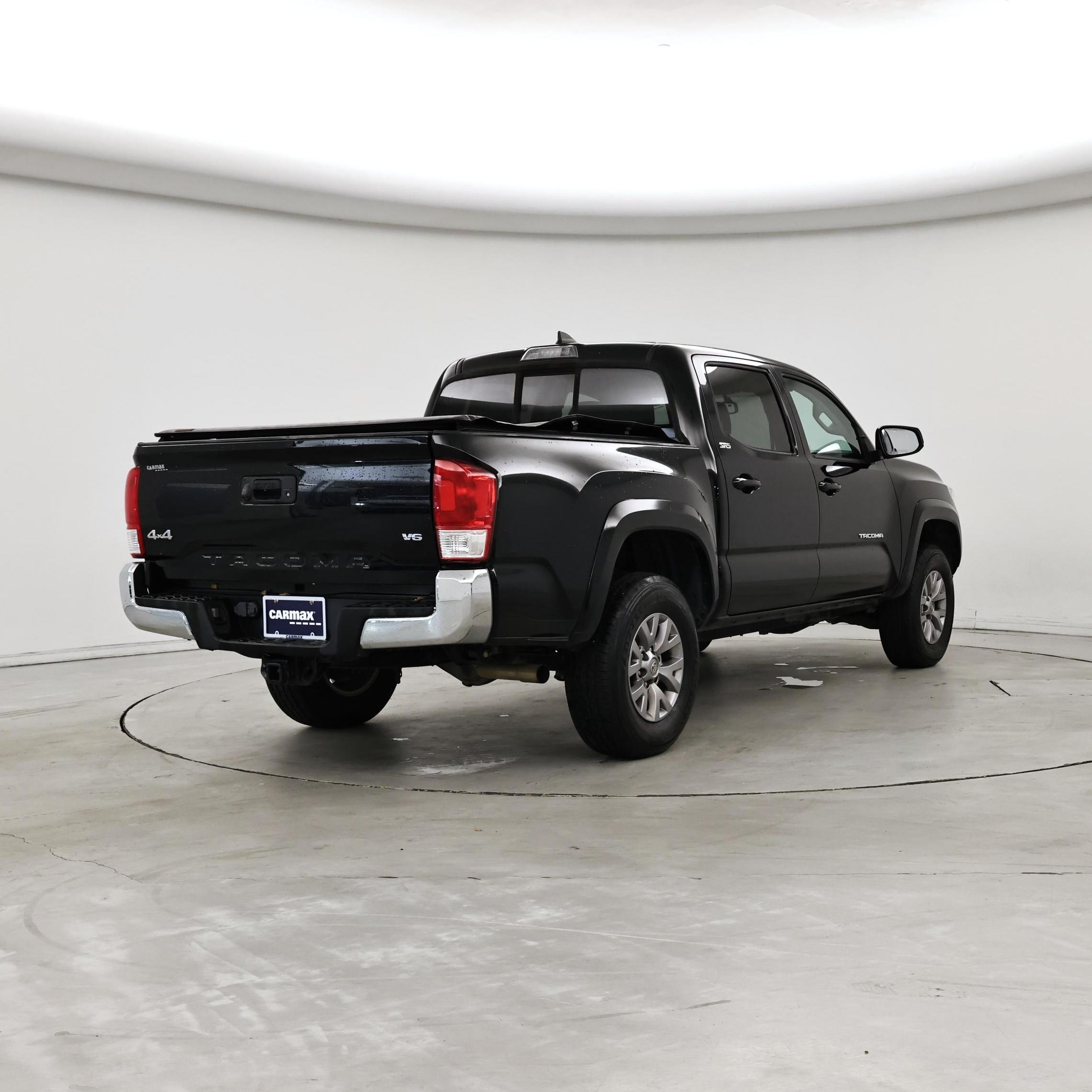 Thumbnail: 2017 Toyota Tacoma - 8