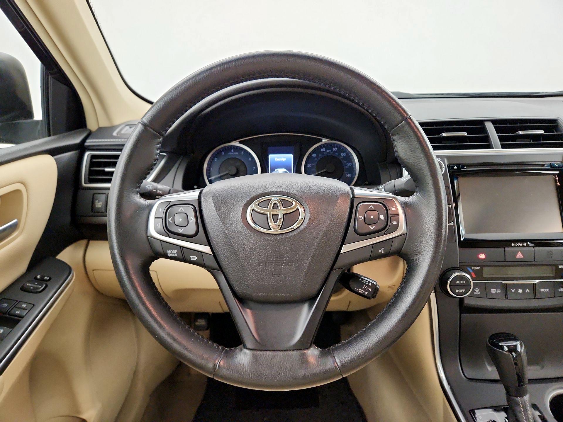 Thumbnail: 2016 Toyota Camry - 10