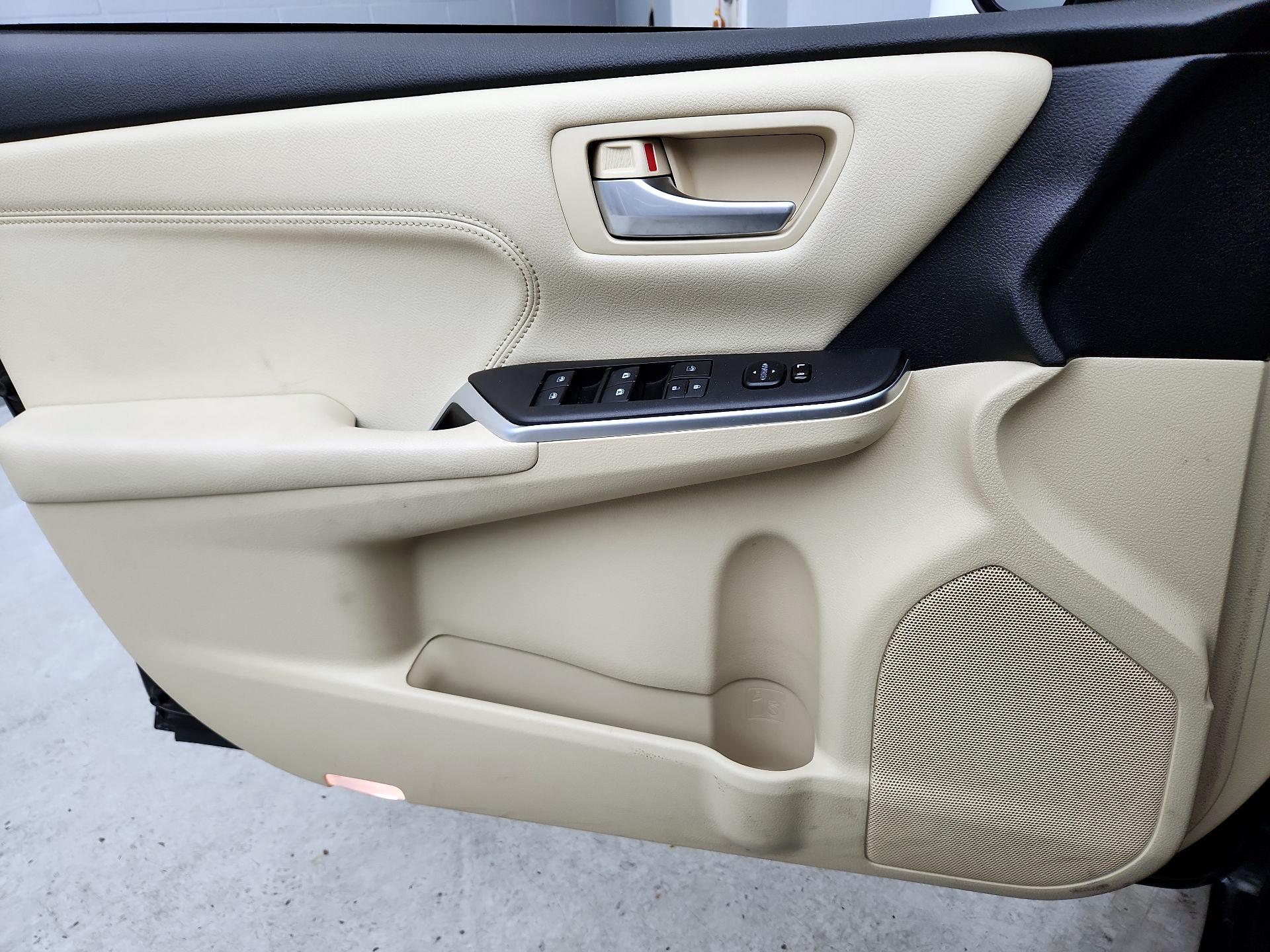 Thumbnail: 2016 Toyota Camry - 12