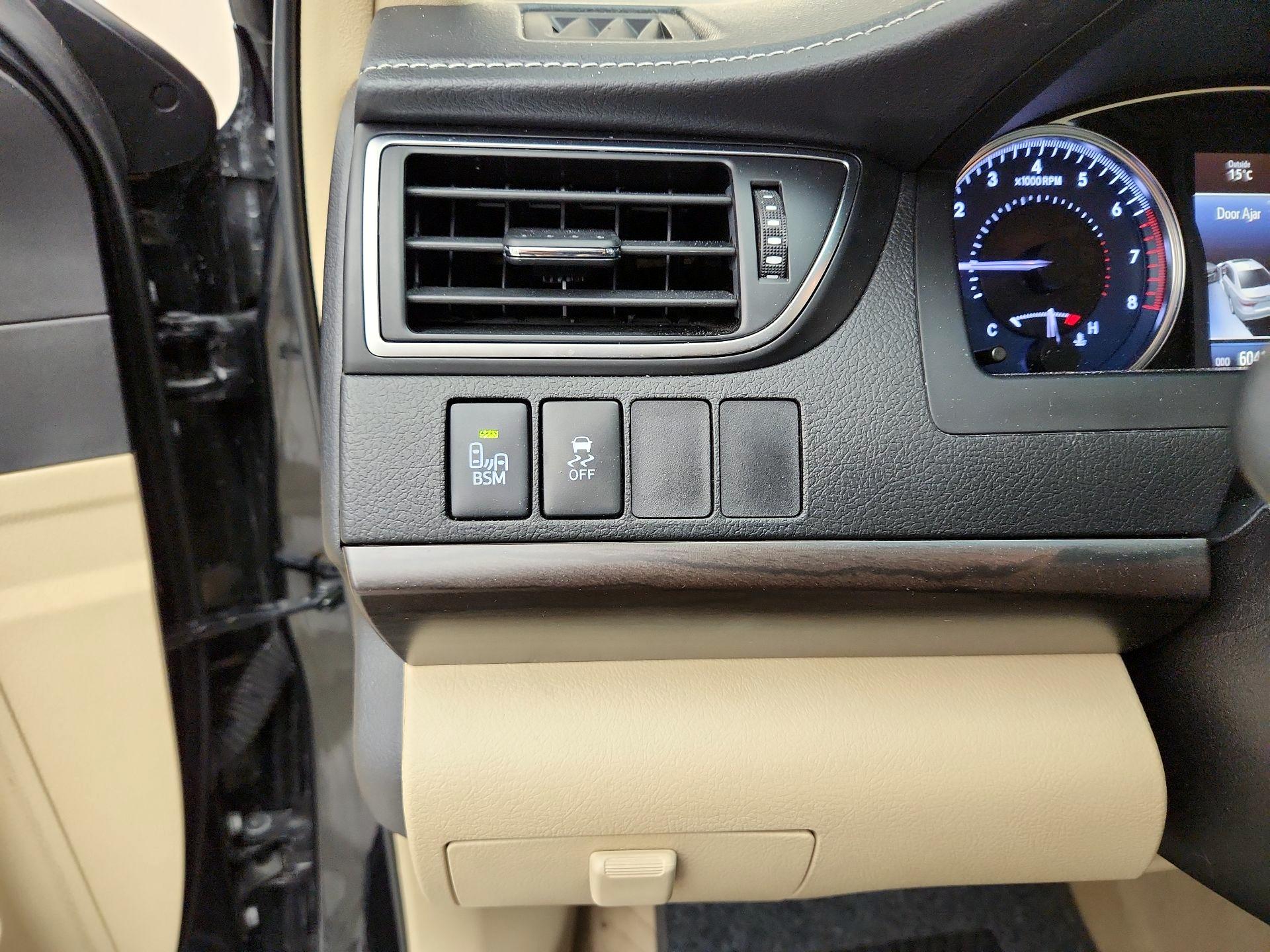 Thumbnail: 2016 Toyota Camry - 13