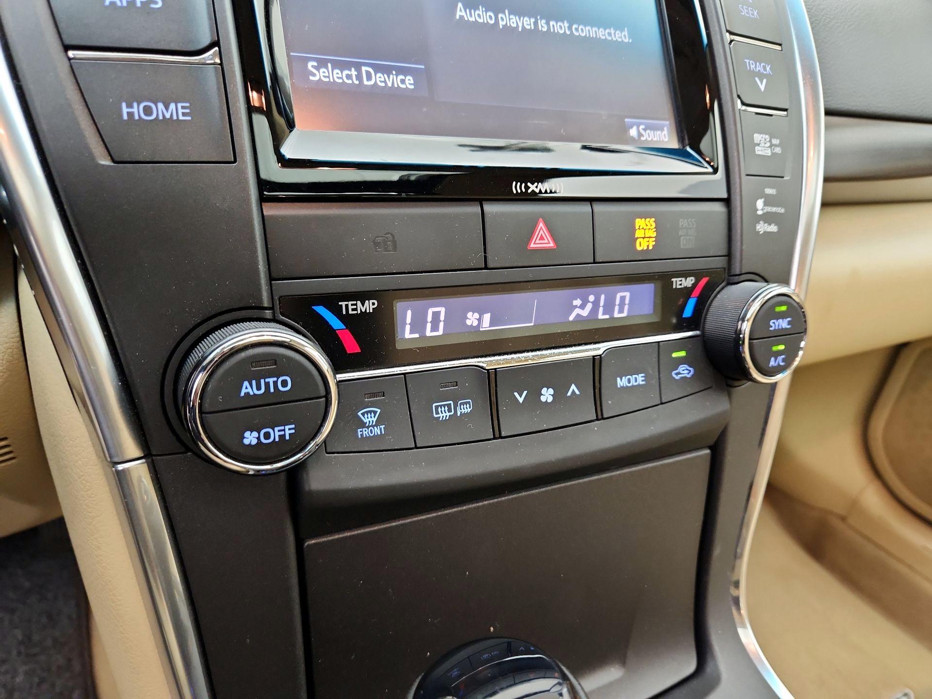Thumbnail: 2016 Toyota Camry - 16