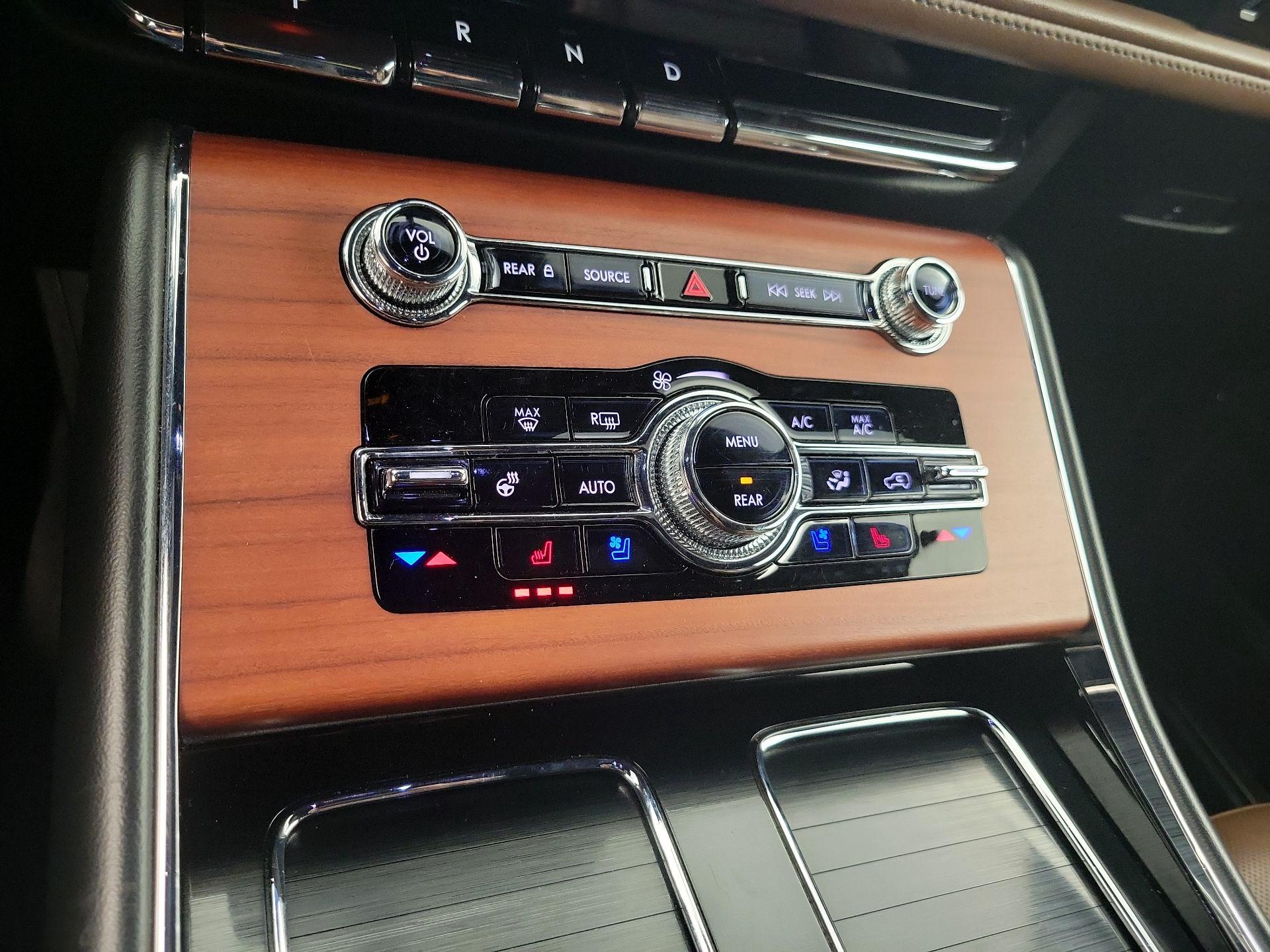 Thumbnail: 2021 Lincoln Aviator - 17