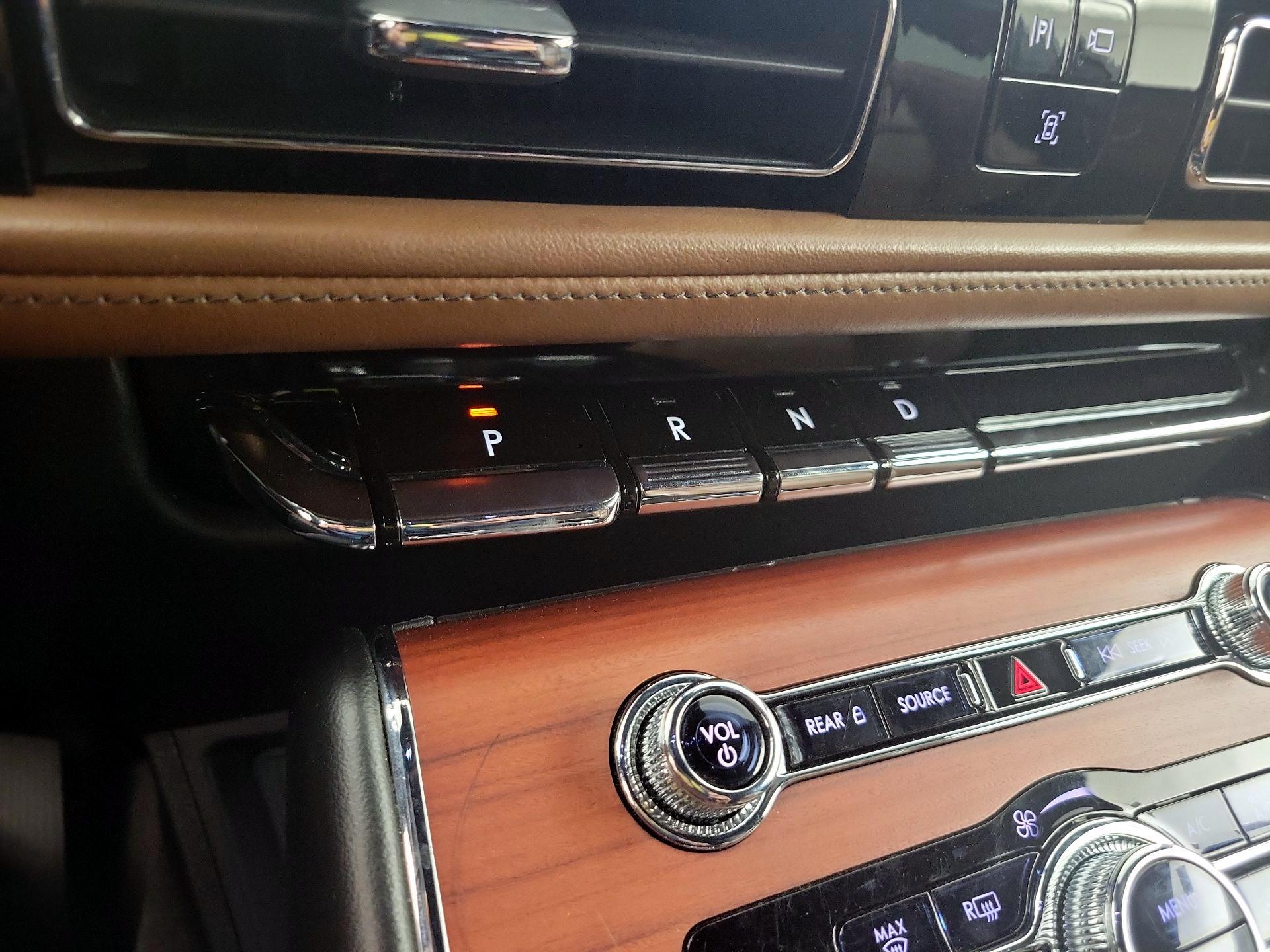 Thumbnail: 2021 Lincoln Aviator - 18