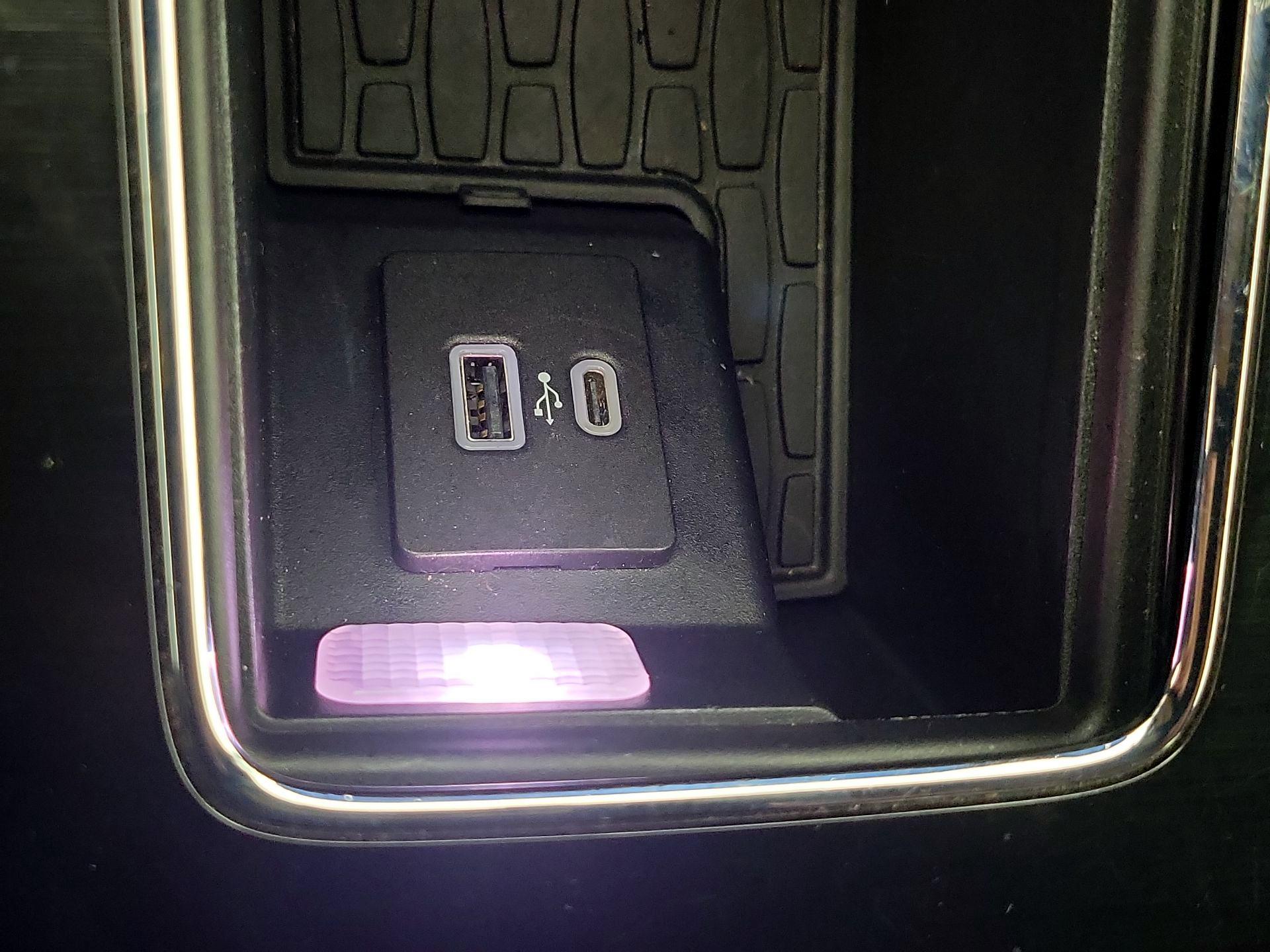 Thumbnail: 2021 Lincoln Aviator - 19