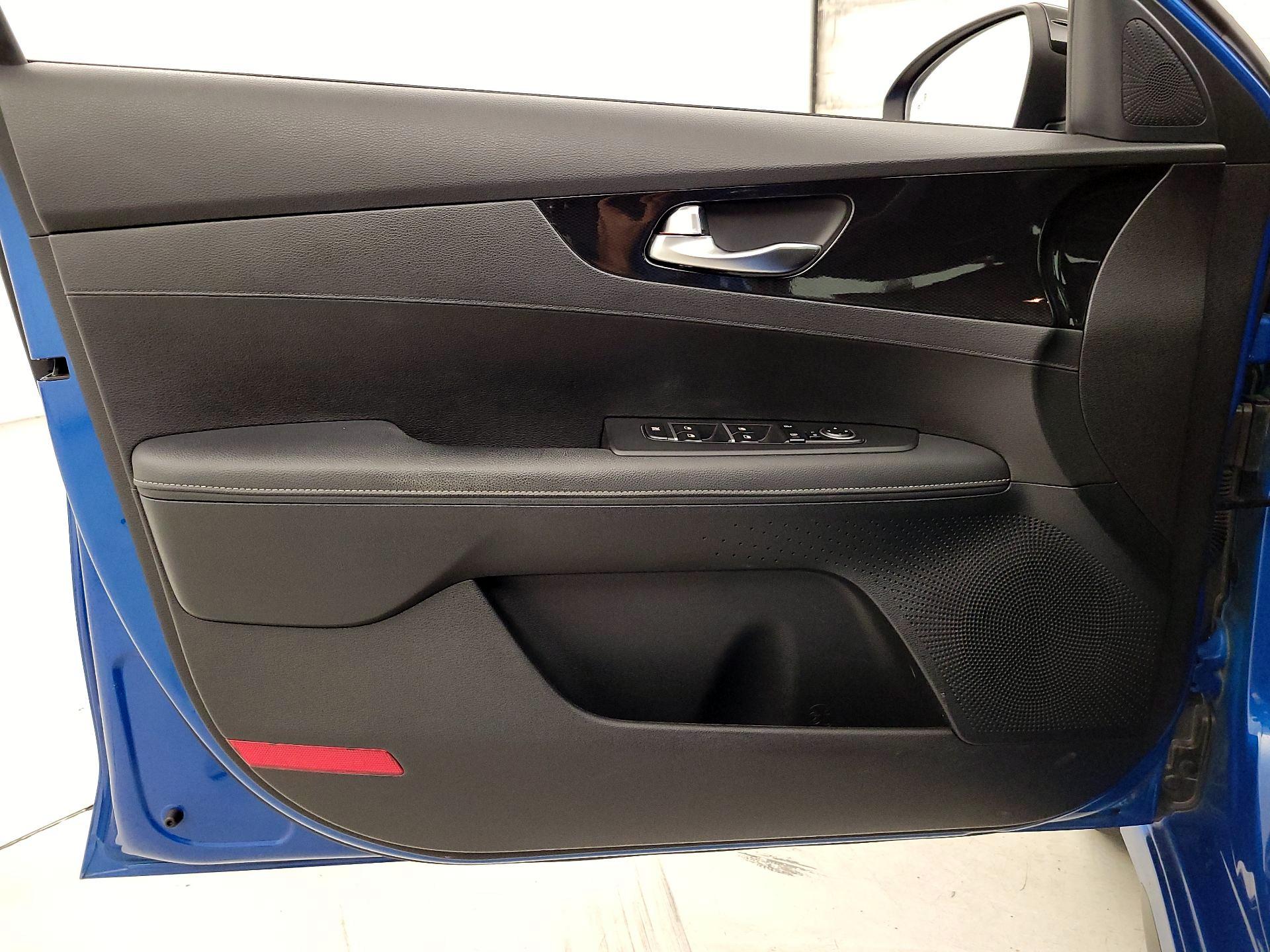 Thumbnail: 2023 Kia Forte - 12