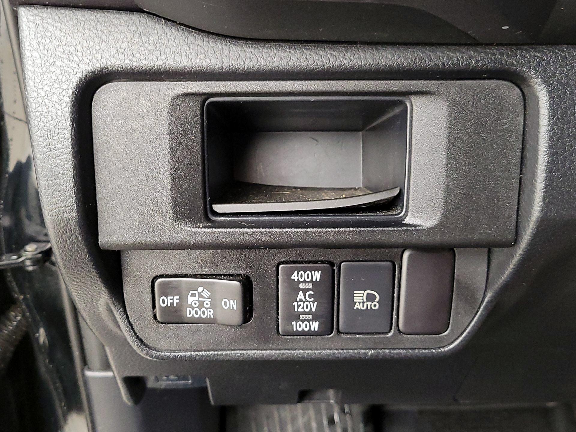 Thumbnail: 2018 Toyota Tacoma - 13