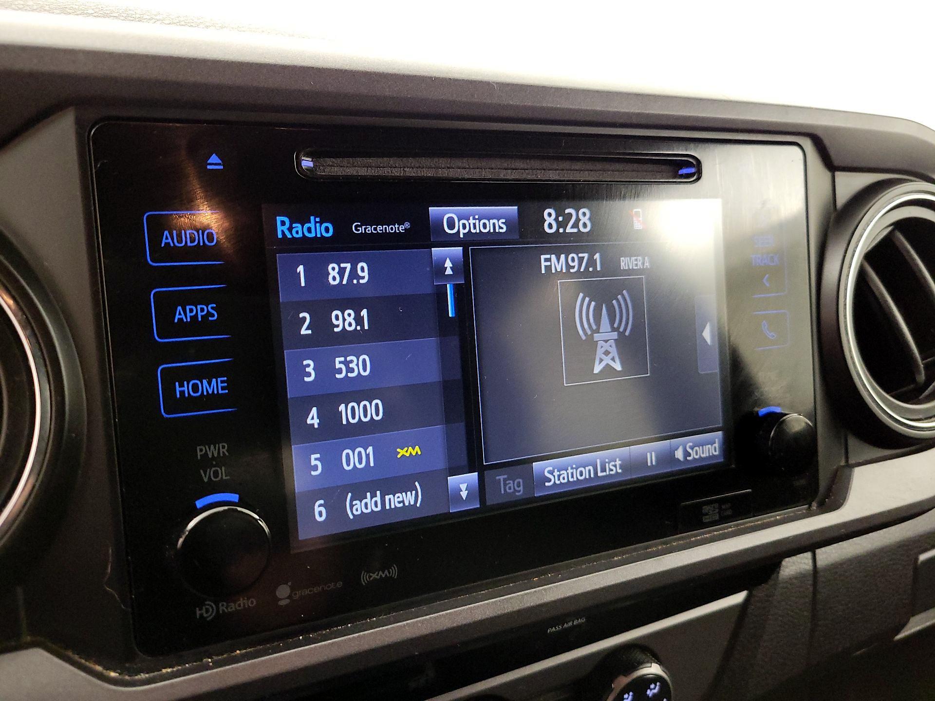 Thumbnail: 2018 Toyota Tacoma - 15