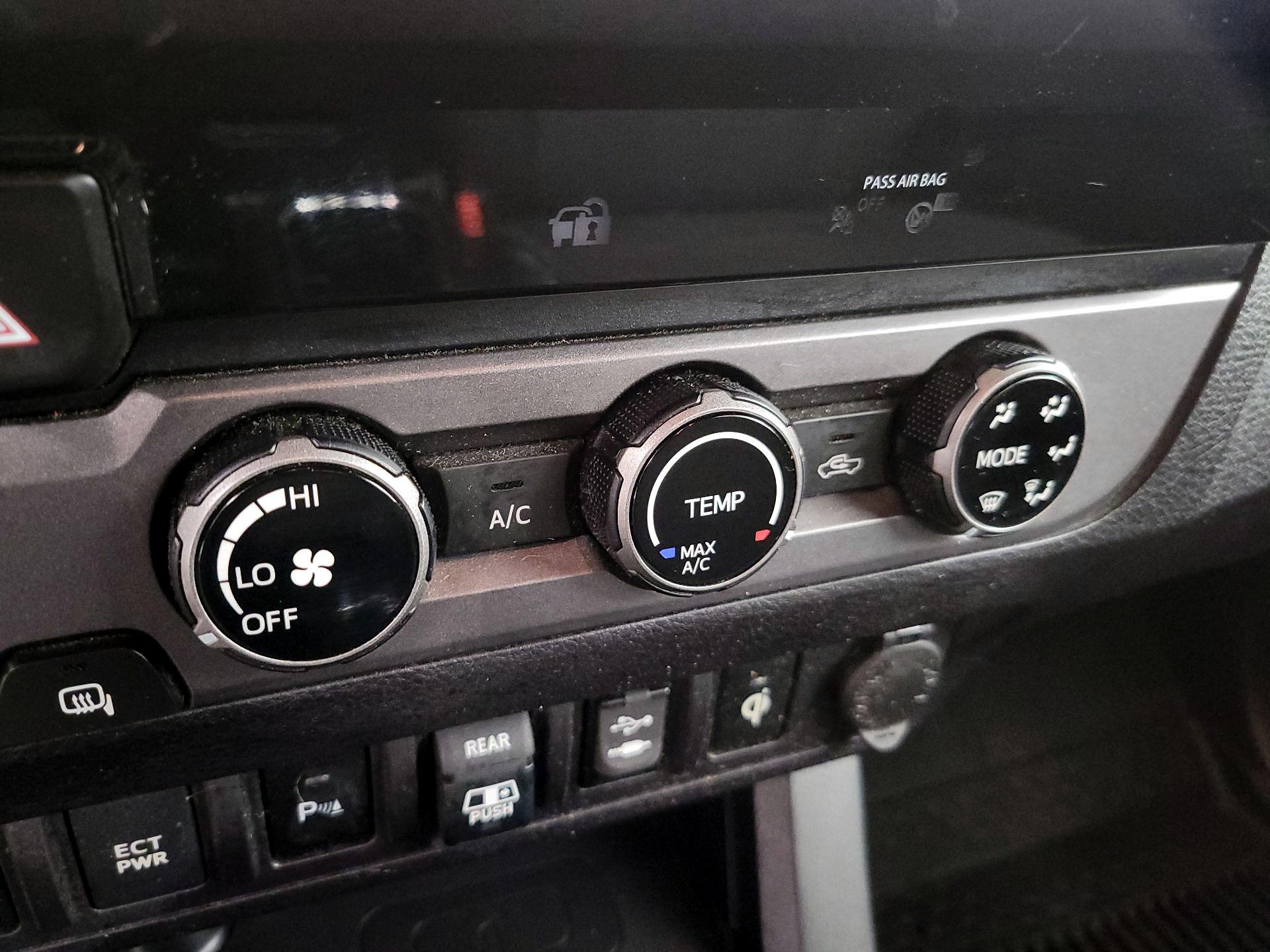 Thumbnail: 2018 Toyota Tacoma - 16