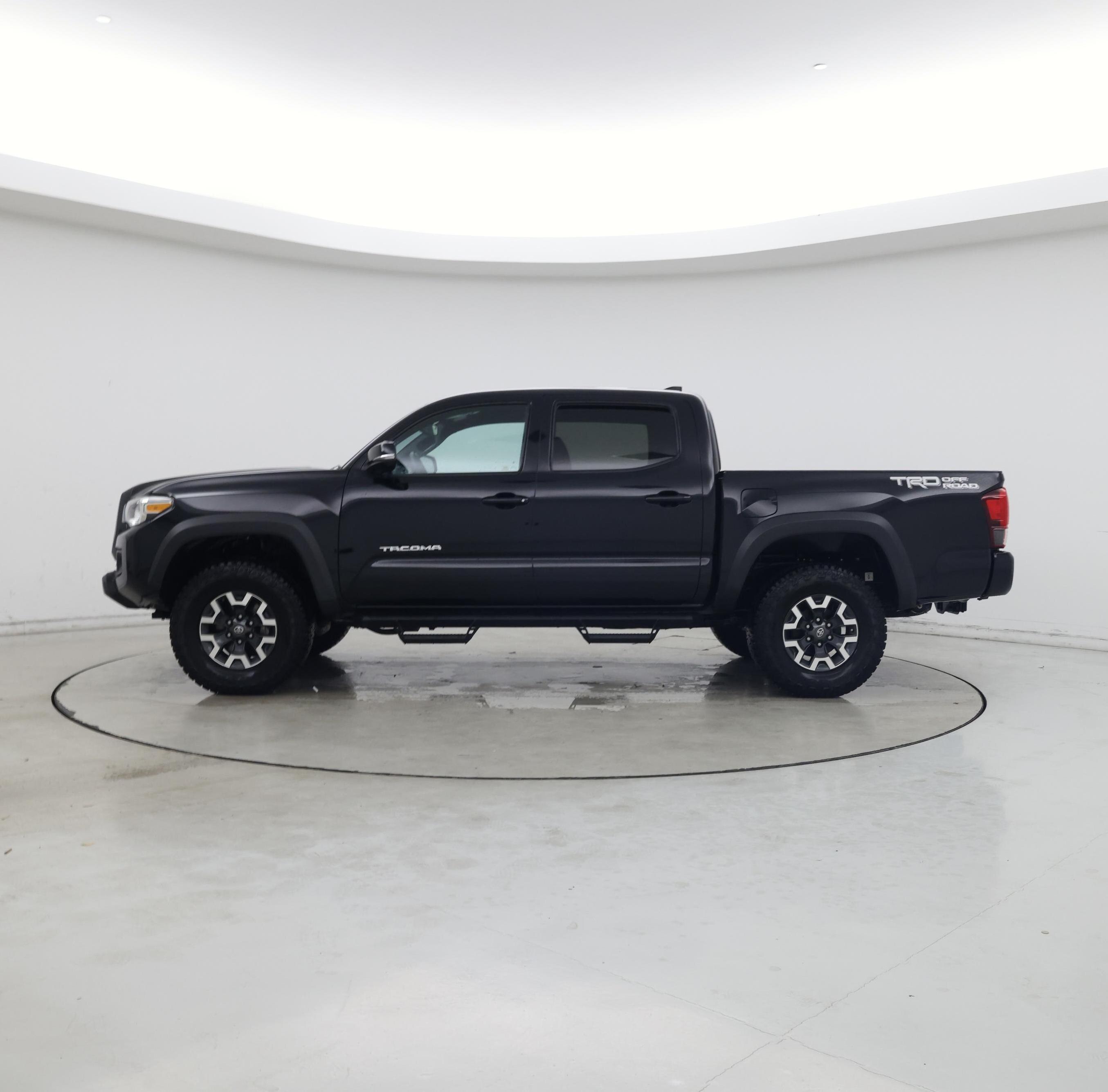 Thumbnail: 2018 Toyota Tacoma - 3