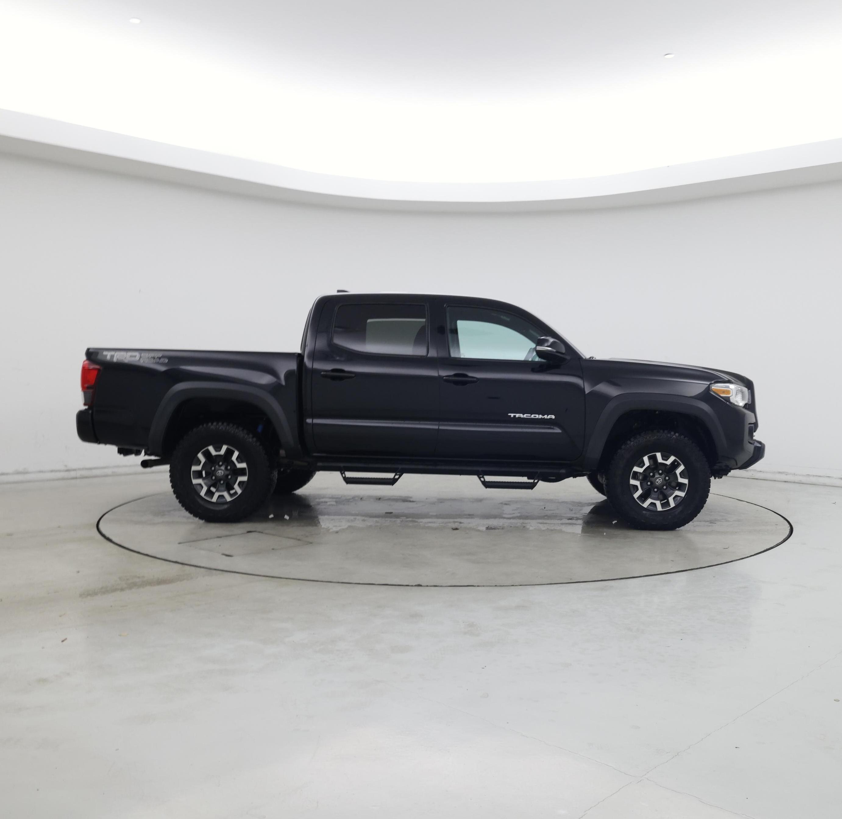 Thumbnail: 2018 Toyota Tacoma - 7