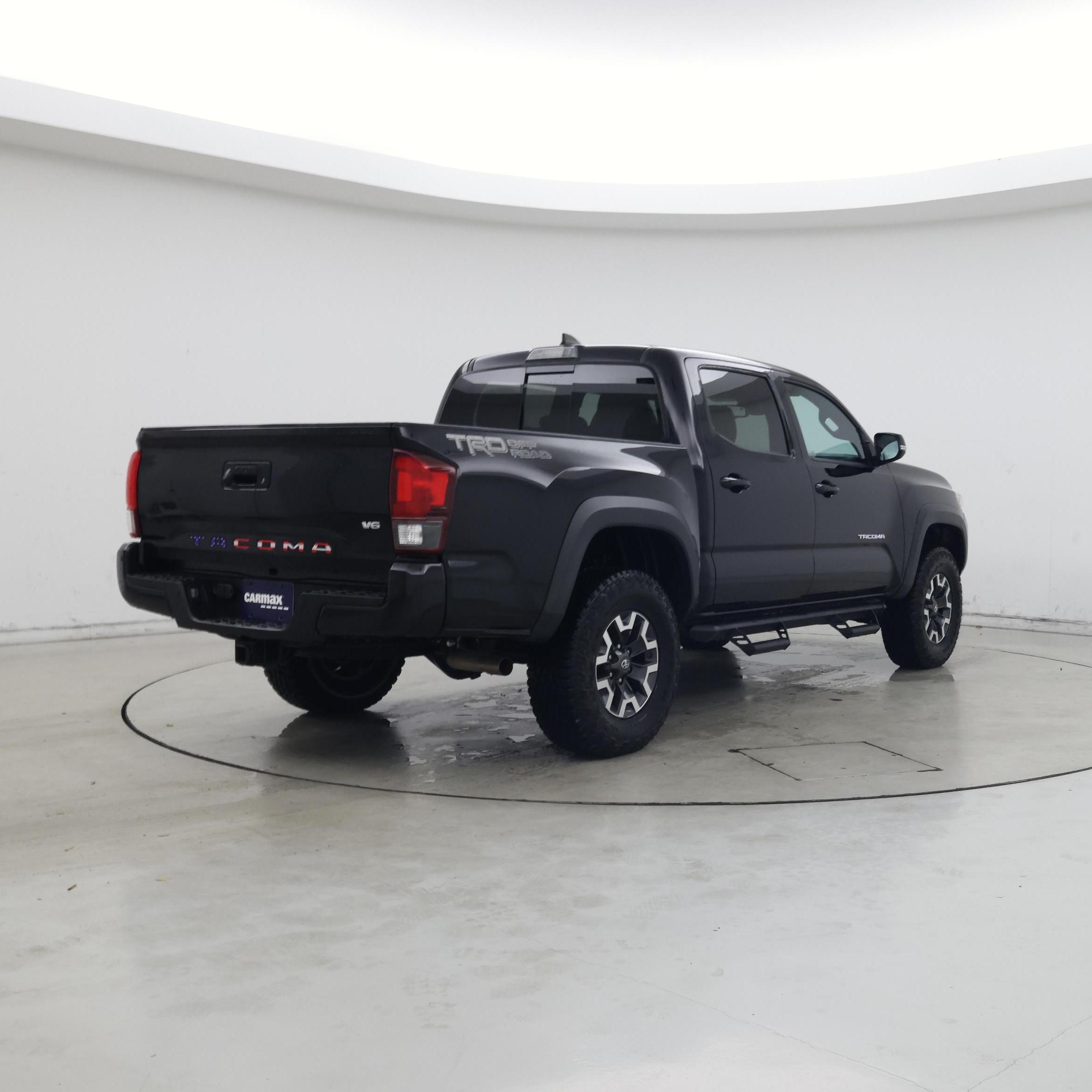 Thumbnail: 2018 Toyota Tacoma - 8