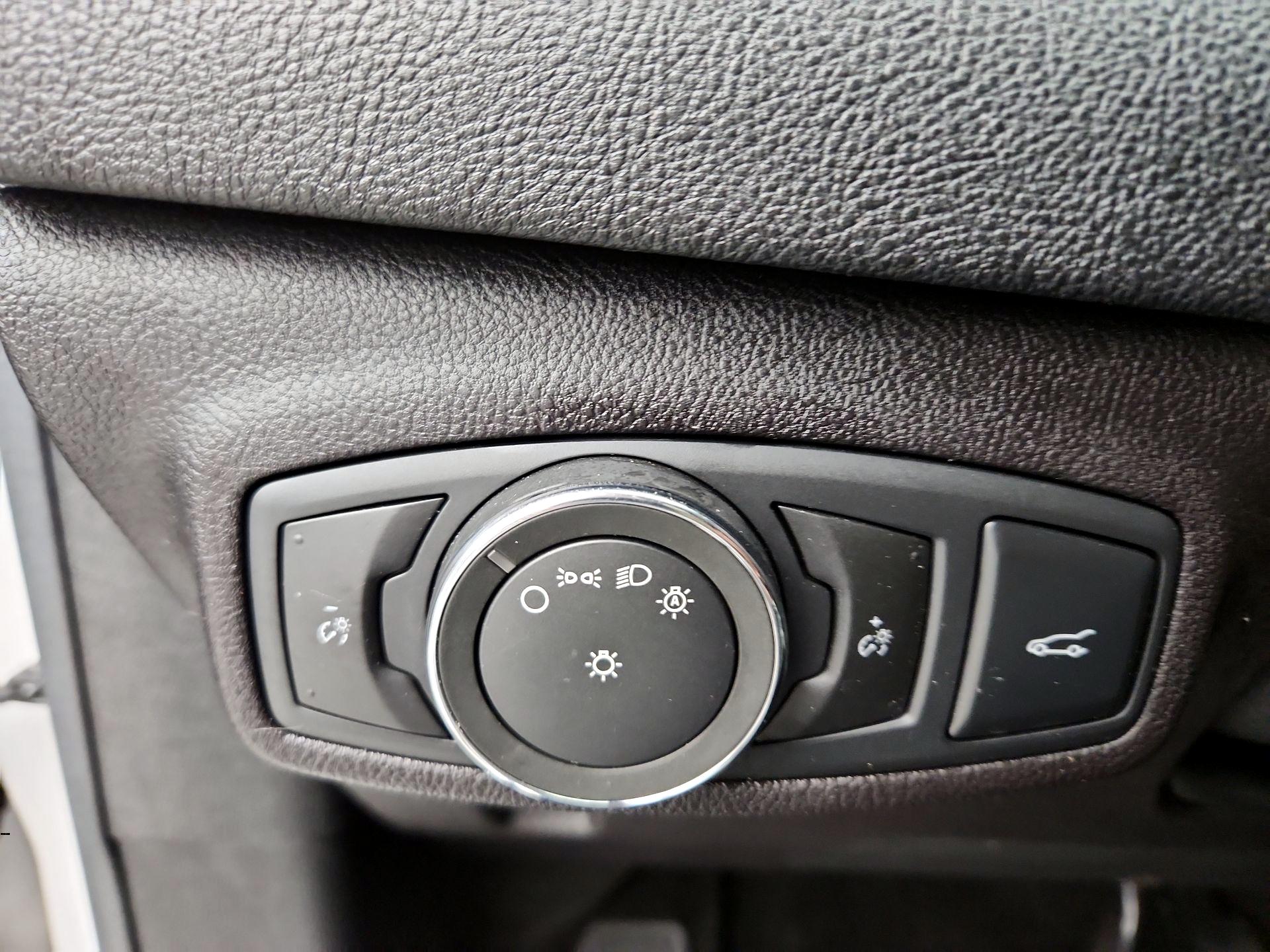 Thumbnail: 2016 Lincoln MKC - 13