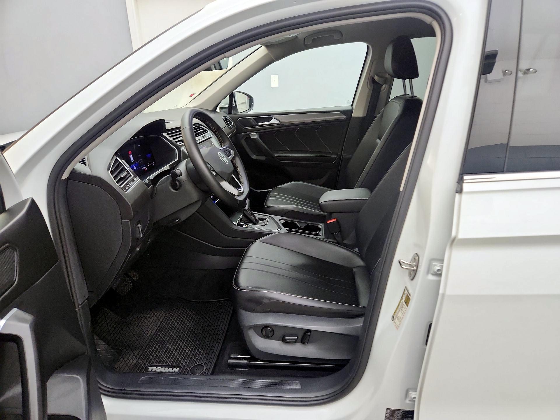 Thumbnail: 2023 Volkswagen Tiguan - 11