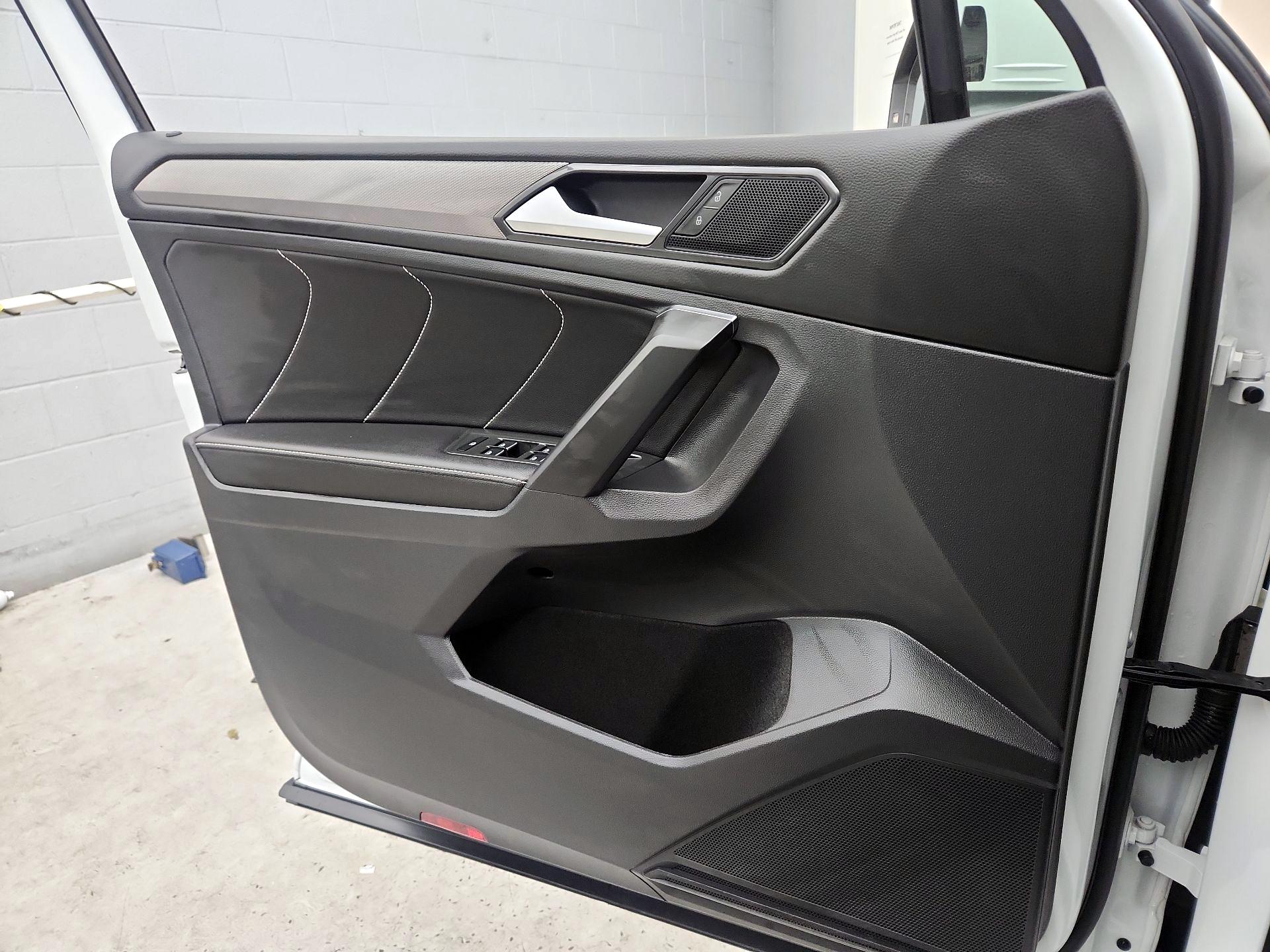 Thumbnail: 2023 Volkswagen Tiguan - 12