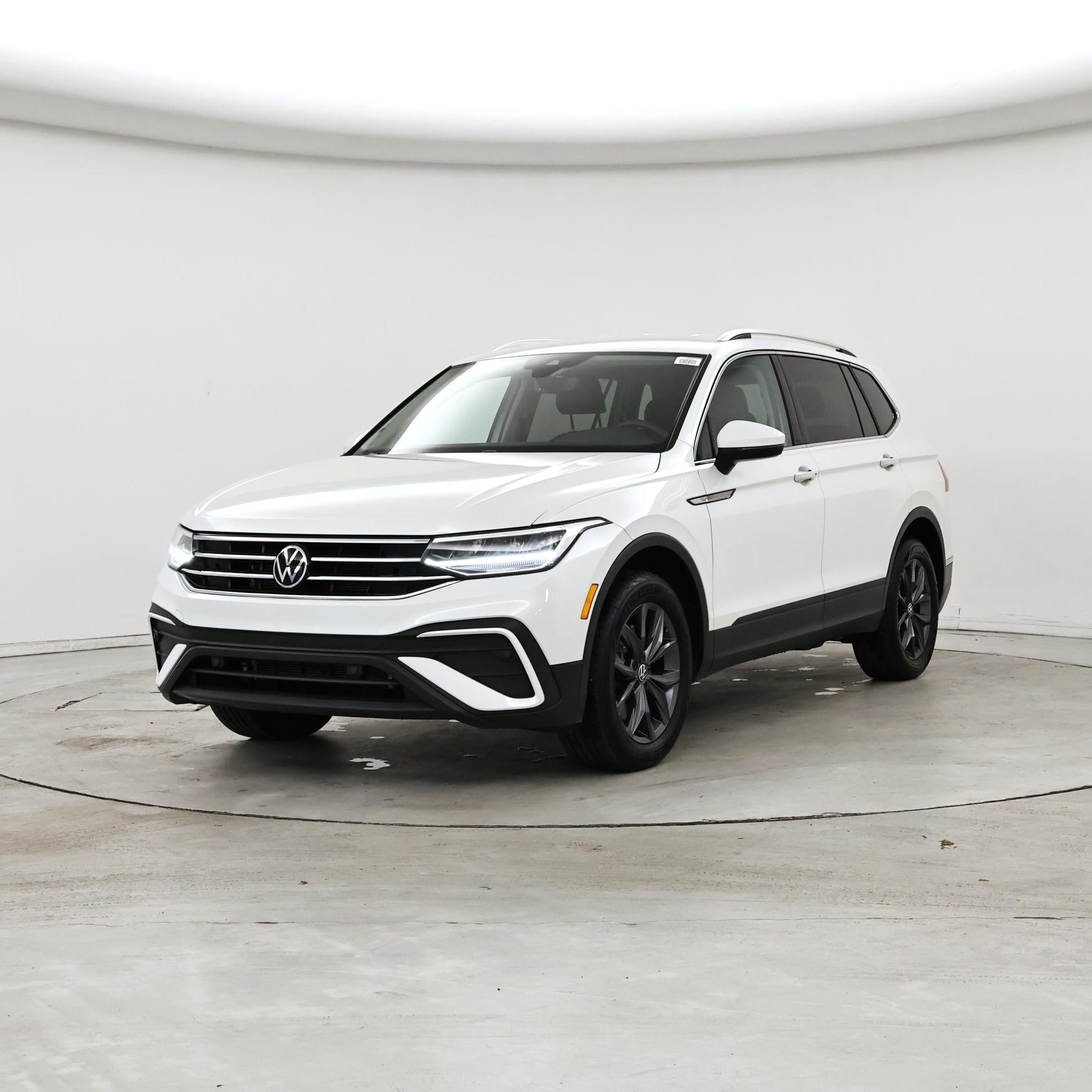 Thumbnail: 2023 Volkswagen Tiguan - 4