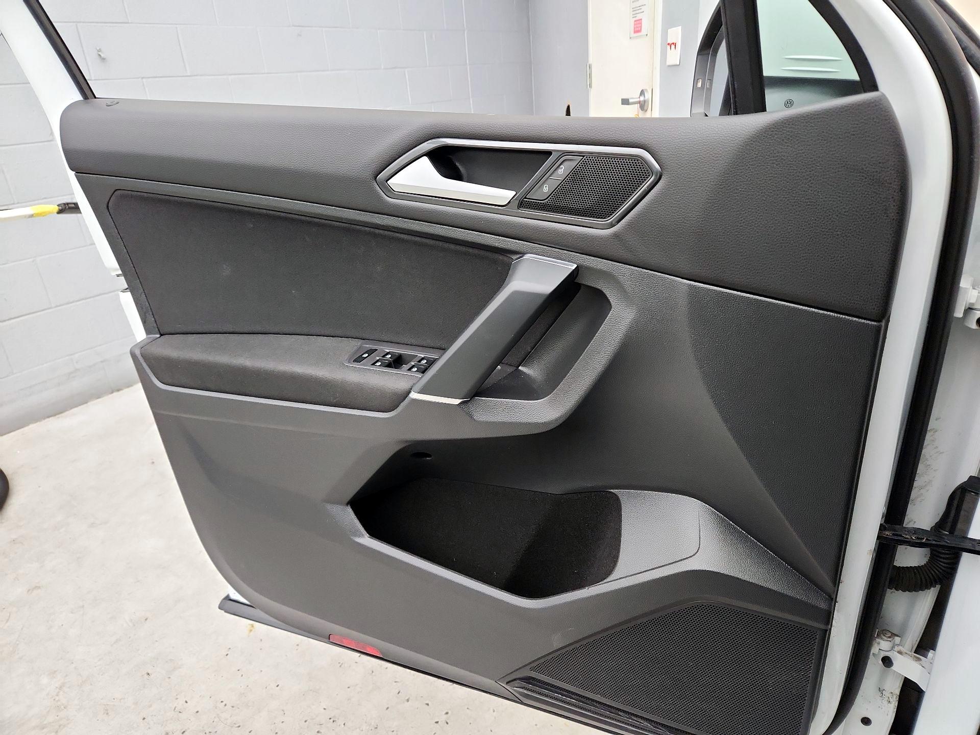 Thumbnail: 2018 Volkswagen Tiguan - 12