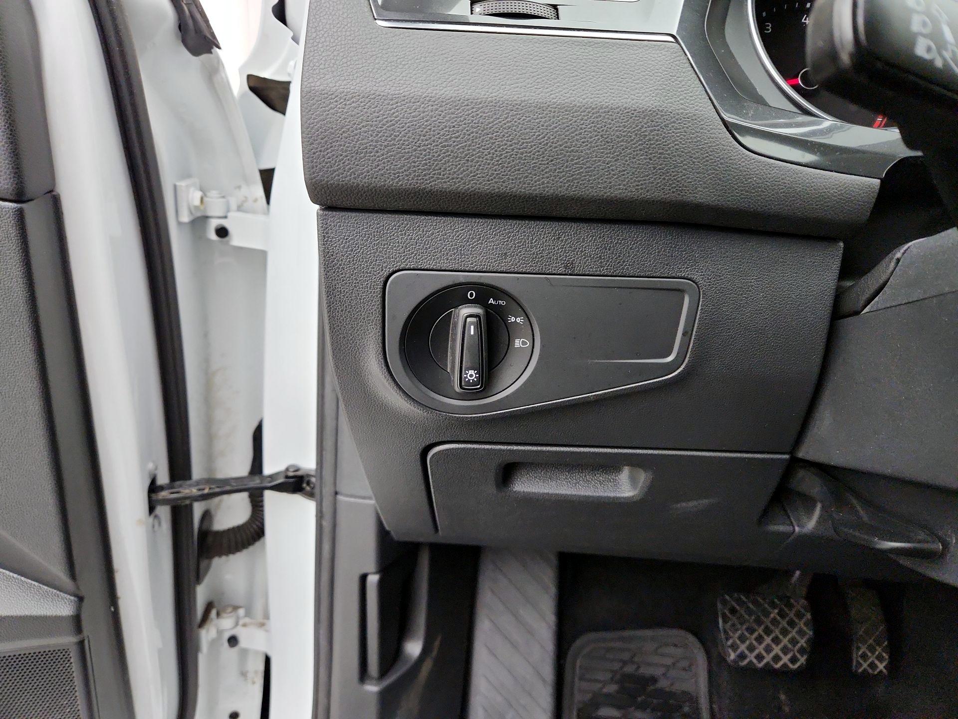 Thumbnail: 2018 Volkswagen Tiguan - 13